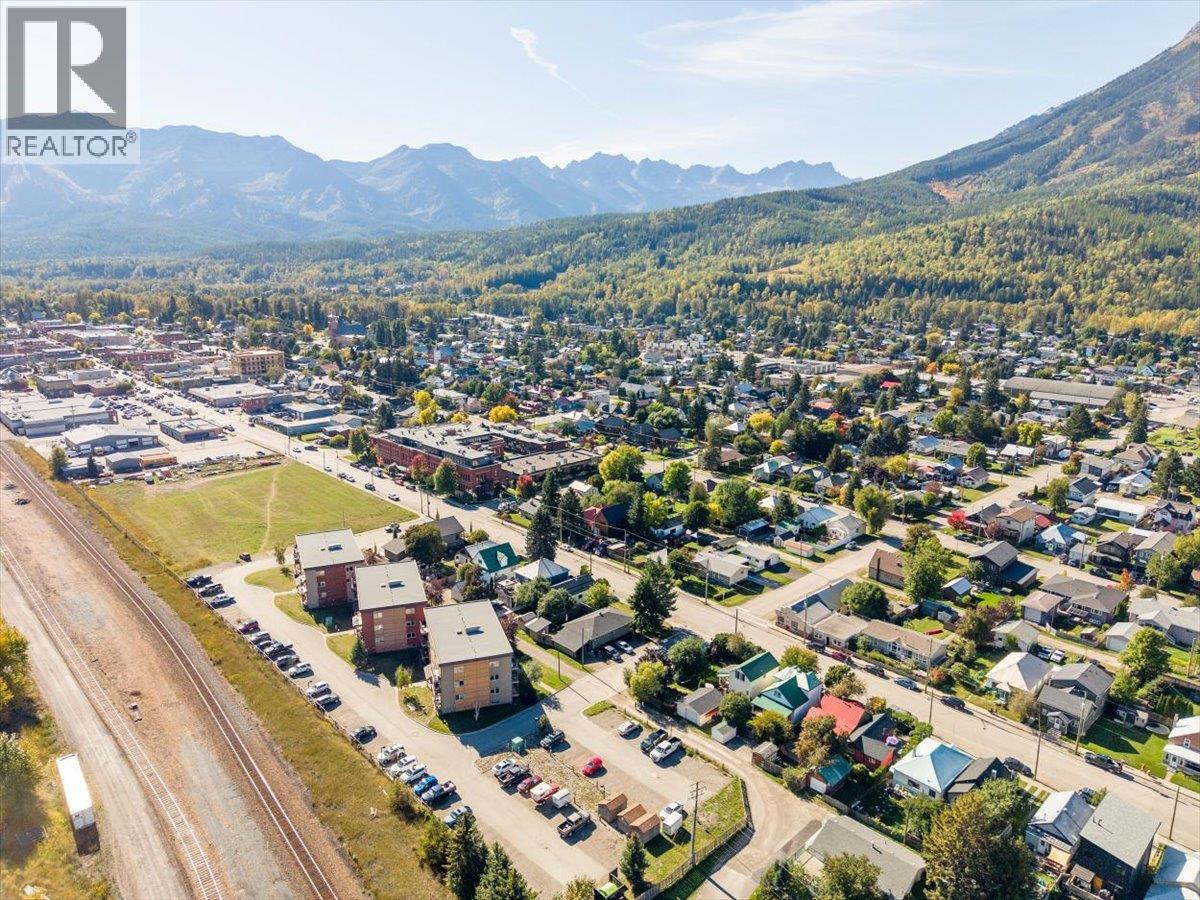 1112 2nd Avenue, Fernie, British Columbia  V0B 1M0 - Photo 76 - 10401378