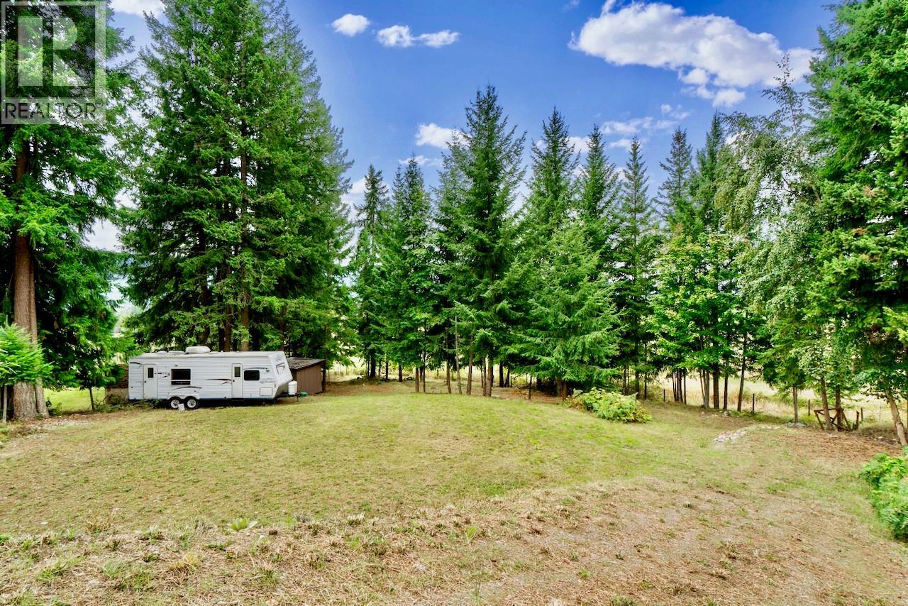 7206 Fraser Crescent, Anglemont, British Columbia  V0E 1M8 - Photo 1 - 10401067