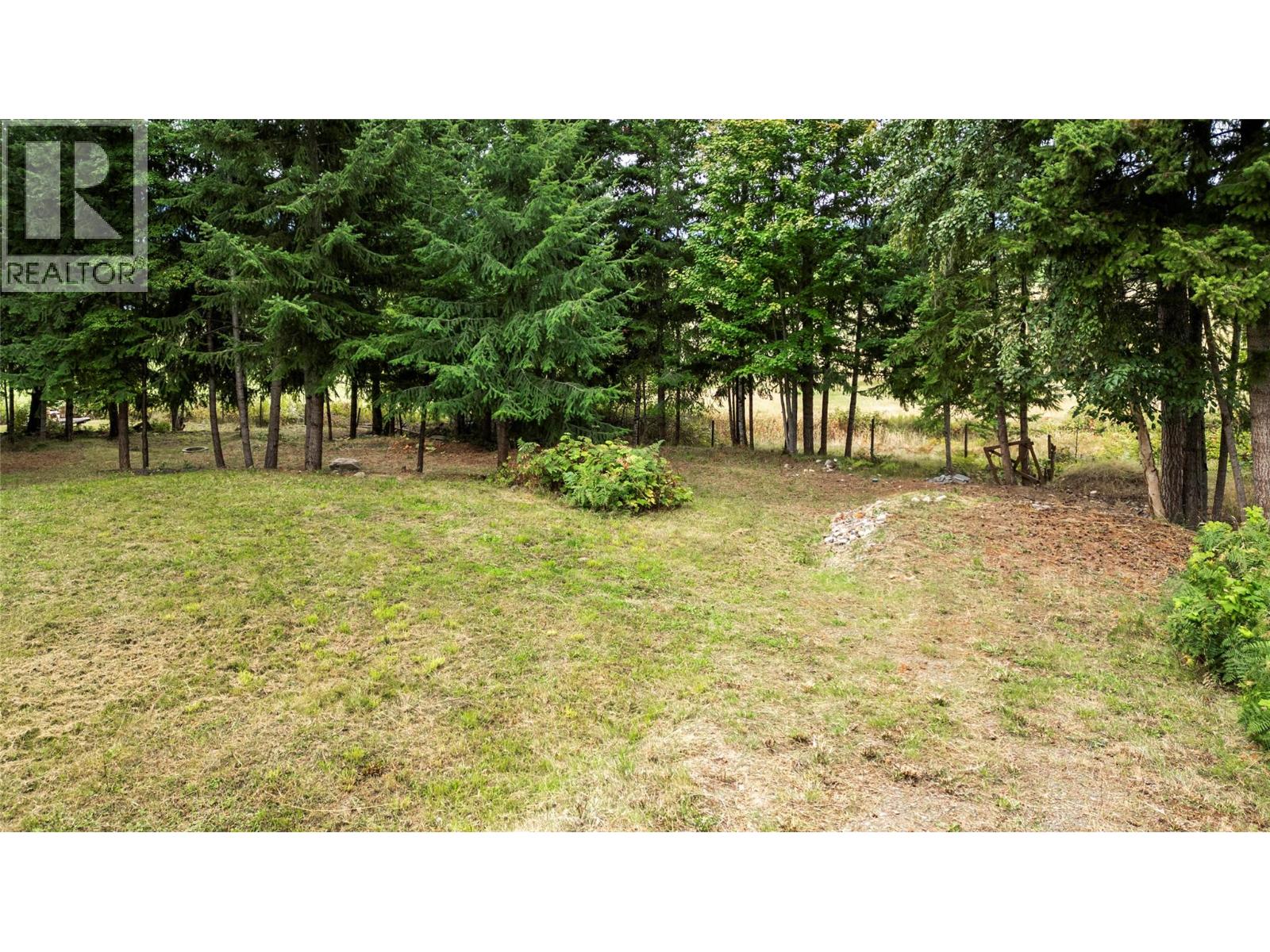 7206 Fraser Crescent, Anglemont, British Columbia  V0E 1M8 - Photo 2 - 10401067