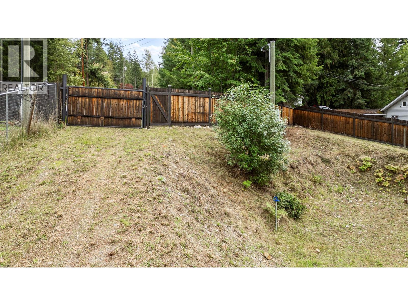 7206 Fraser Crescent, Anglemont, British Columbia  V0E 1M8 - Photo 9 - 10401067