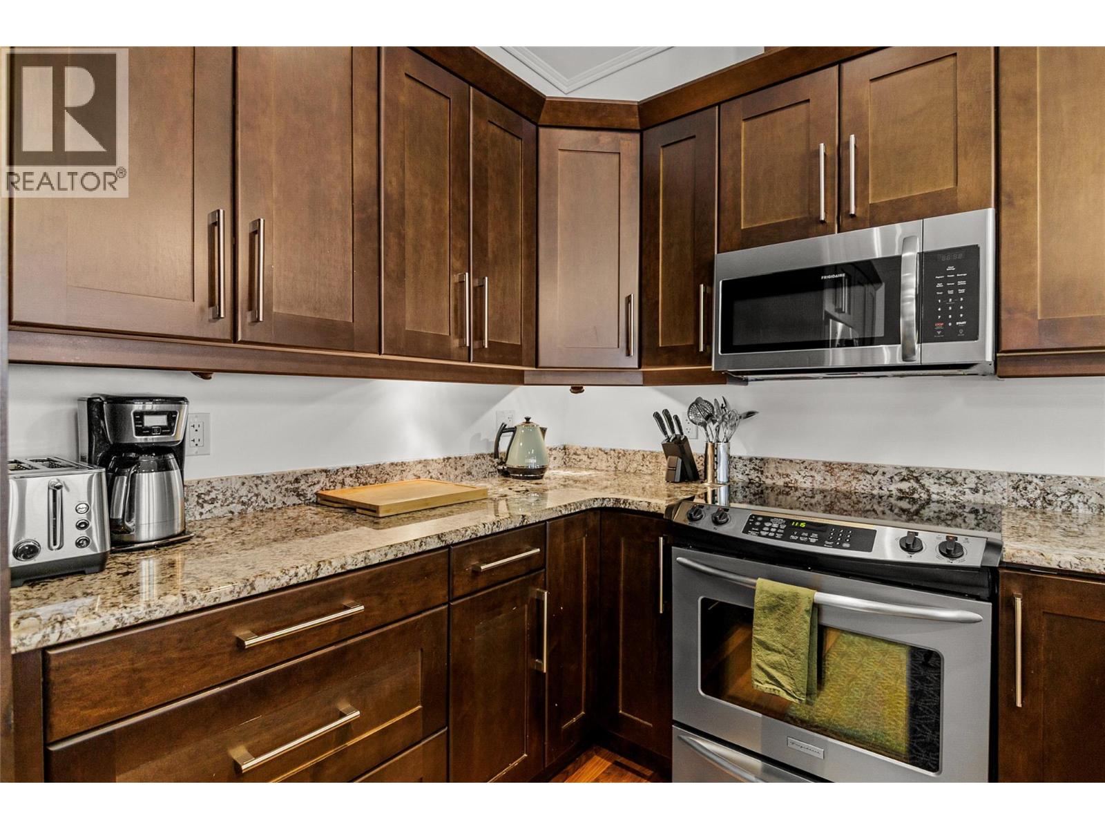 309 1 Street W Unit# 301, Revelstoke, British Columbia  V0E 2S0 - Photo 2 - 10401320