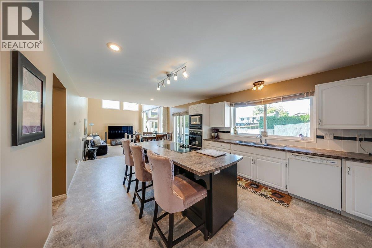 3961 Carnation Drive, Trail, British Columbia  V1R 2X1 - Photo 11 - 10400793