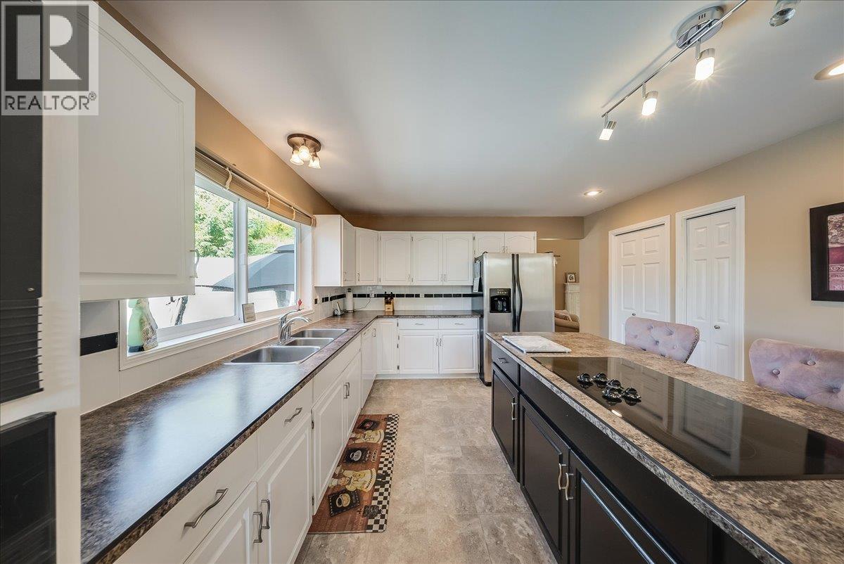3961 Carnation Drive, Trail, British Columbia  V1R 2X1 - Photo 14 - 10400793