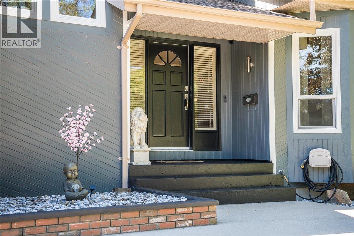 3961 Carnation Drive, Trail, British Columbia  V1R 2X1 - Photo 3 - 10400793