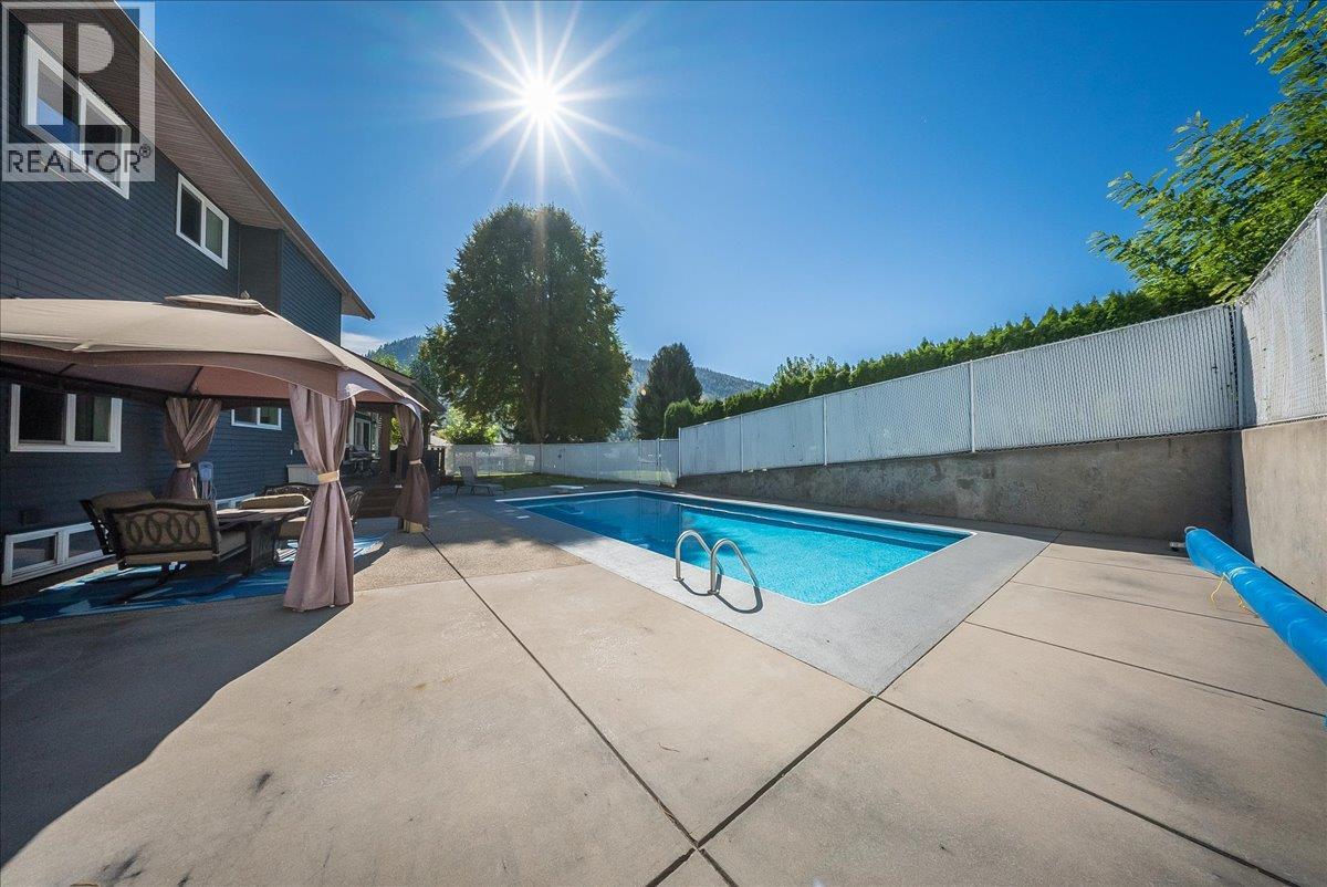 3961 Carnation Drive, Trail, British Columbia  V1R 2X1 - Photo 57 - 10400793