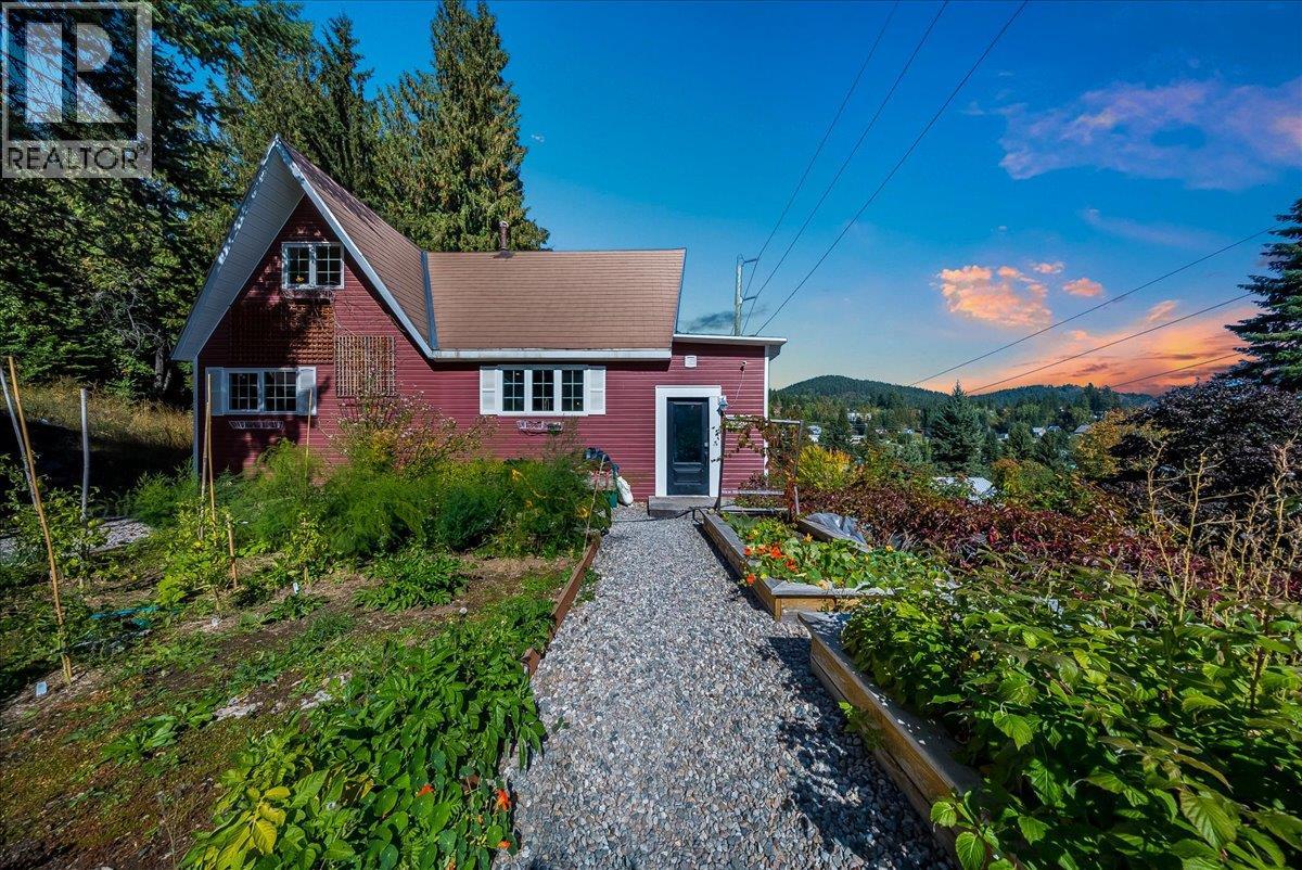 1398 Victoria Avenue, Rossland, British Columbia  V0G 1Y0 - Photo 1 - 10401351