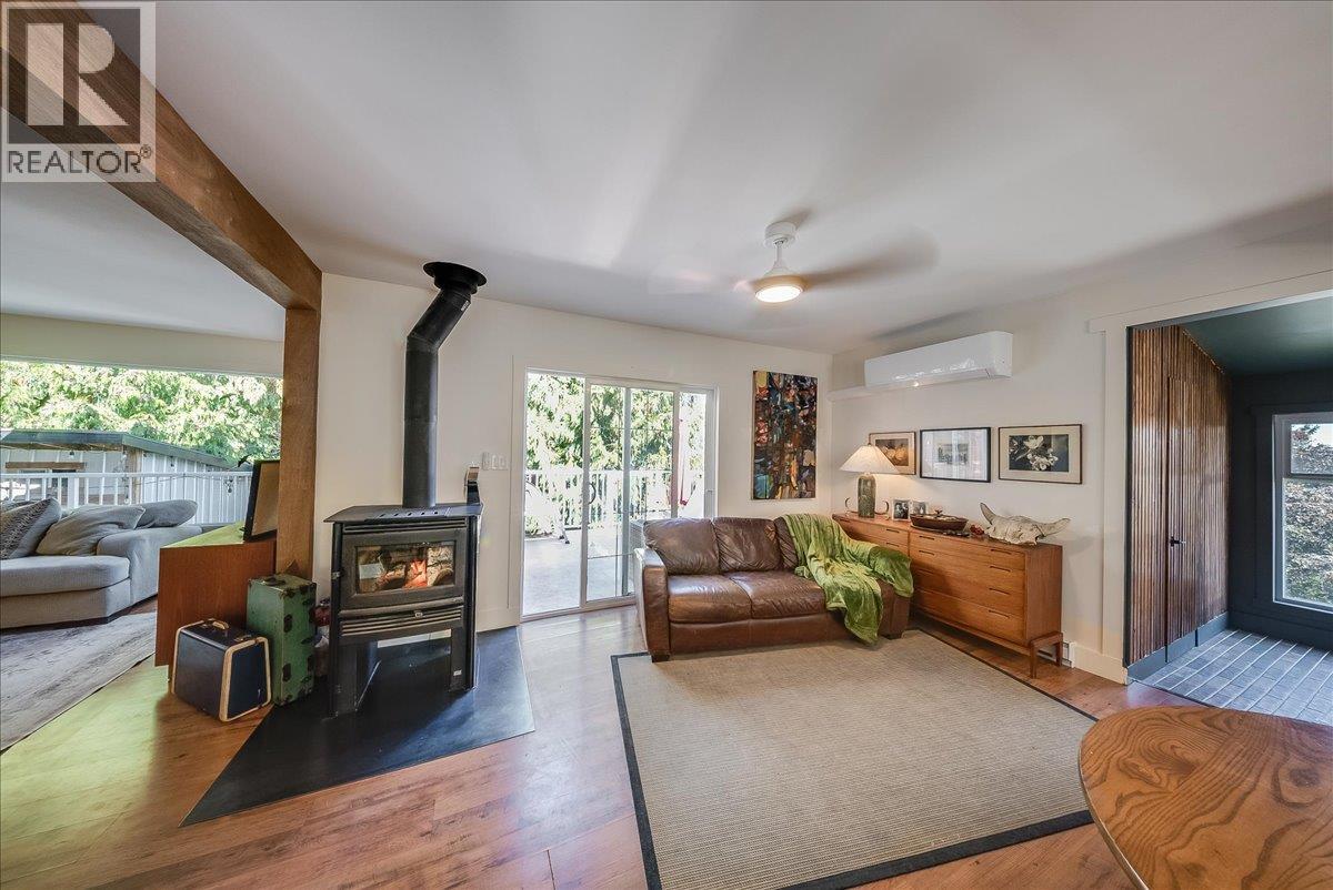 1398 Victoria Avenue, Rossland, British Columbia  V0G 1Y0 - Photo 11 - 10401351