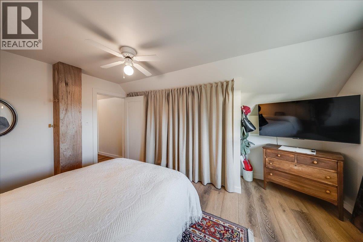 1398 Victoria Avenue, Rossland, British Columbia  V0G 1Y0 - Photo 18 - 10401351