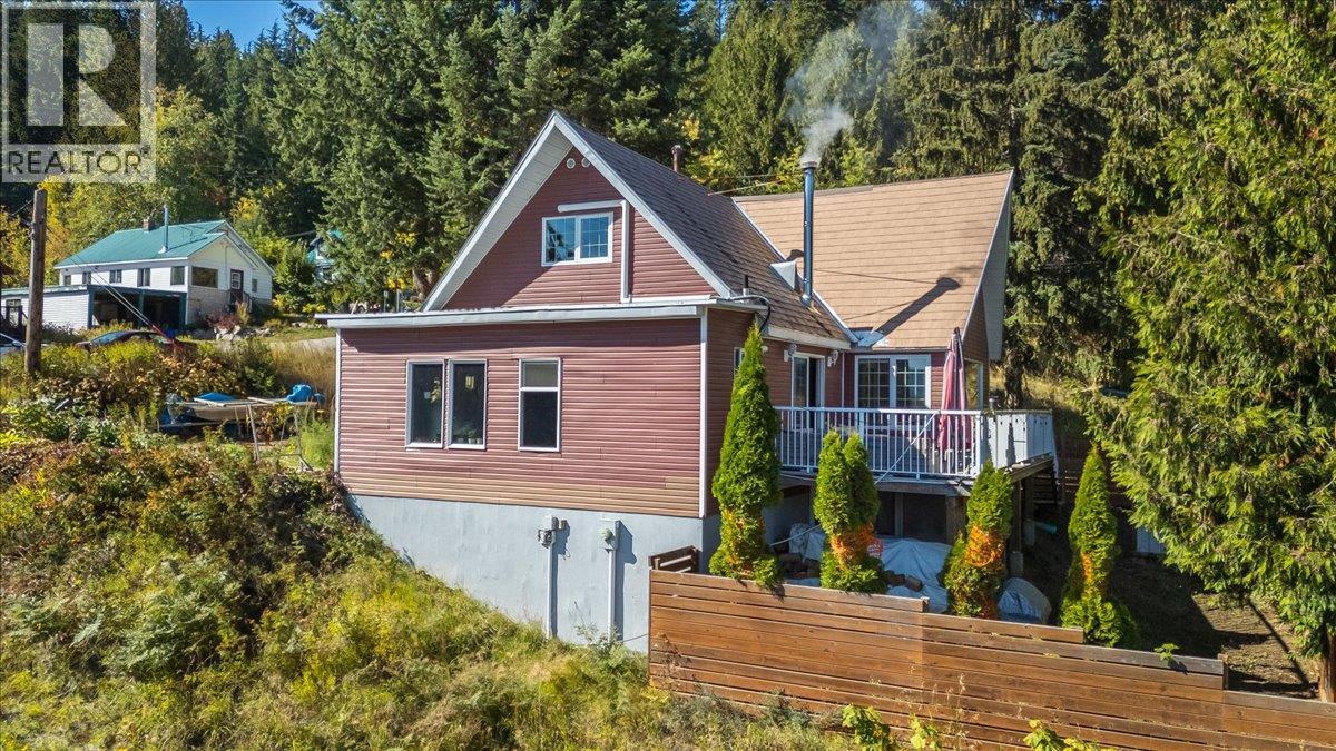 1398 Victoria Avenue, Rossland, British Columbia  V0G 1Y0 - Photo 2 - 10401351