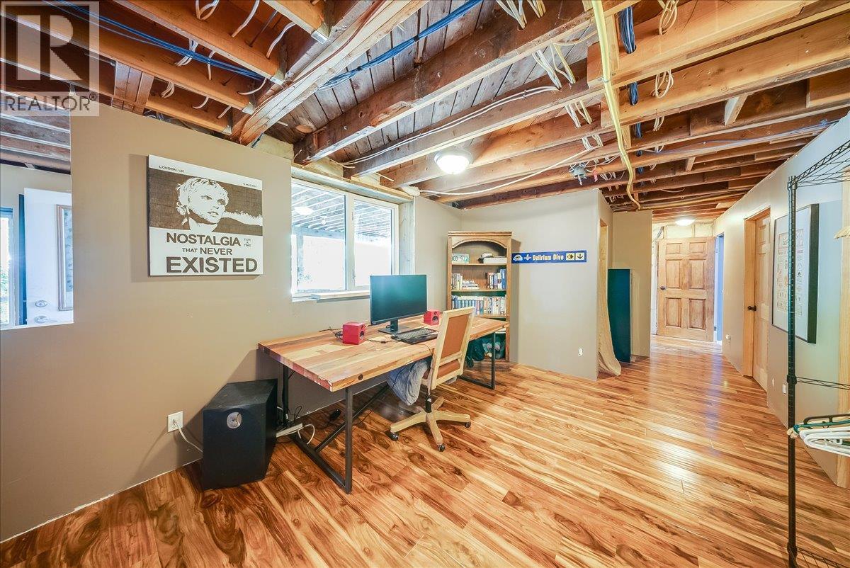 1398 Victoria Avenue, Rossland, British Columbia  V0G 1Y0 - Photo 28 - 10401351
