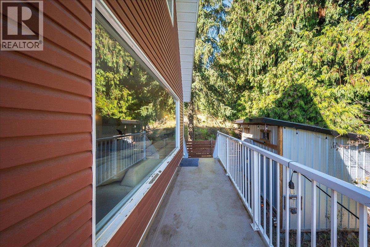 1398 Victoria Avenue, Rossland, British Columbia  V0G 1Y0 - Photo 38 - 10401351