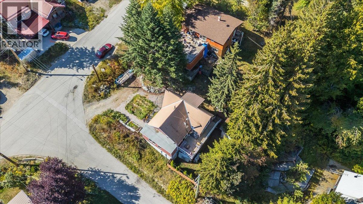 1398 Victoria Avenue, Rossland, British Columbia  V0G 1Y0 - Photo 44 - 10401351