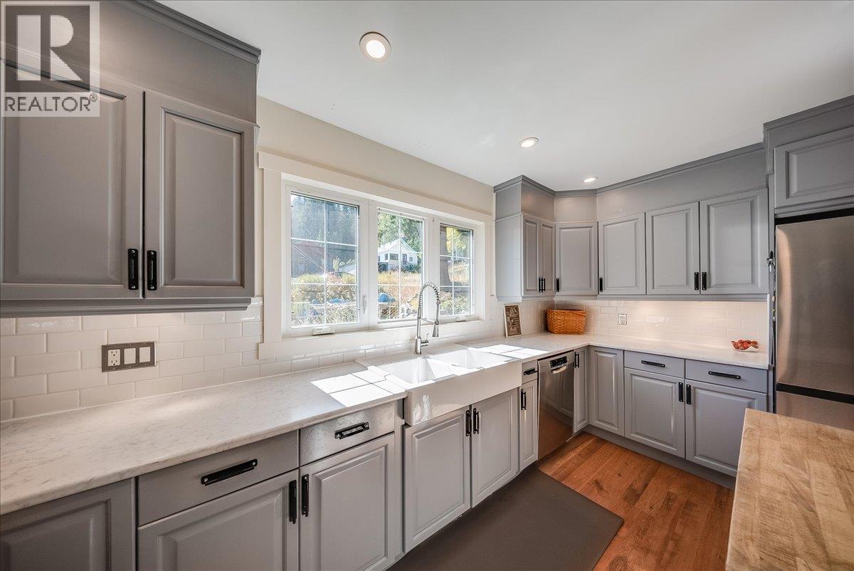 1398 Victoria Avenue, Rossland, British Columbia  V0G 1Y0 - Photo 9 - 10401351