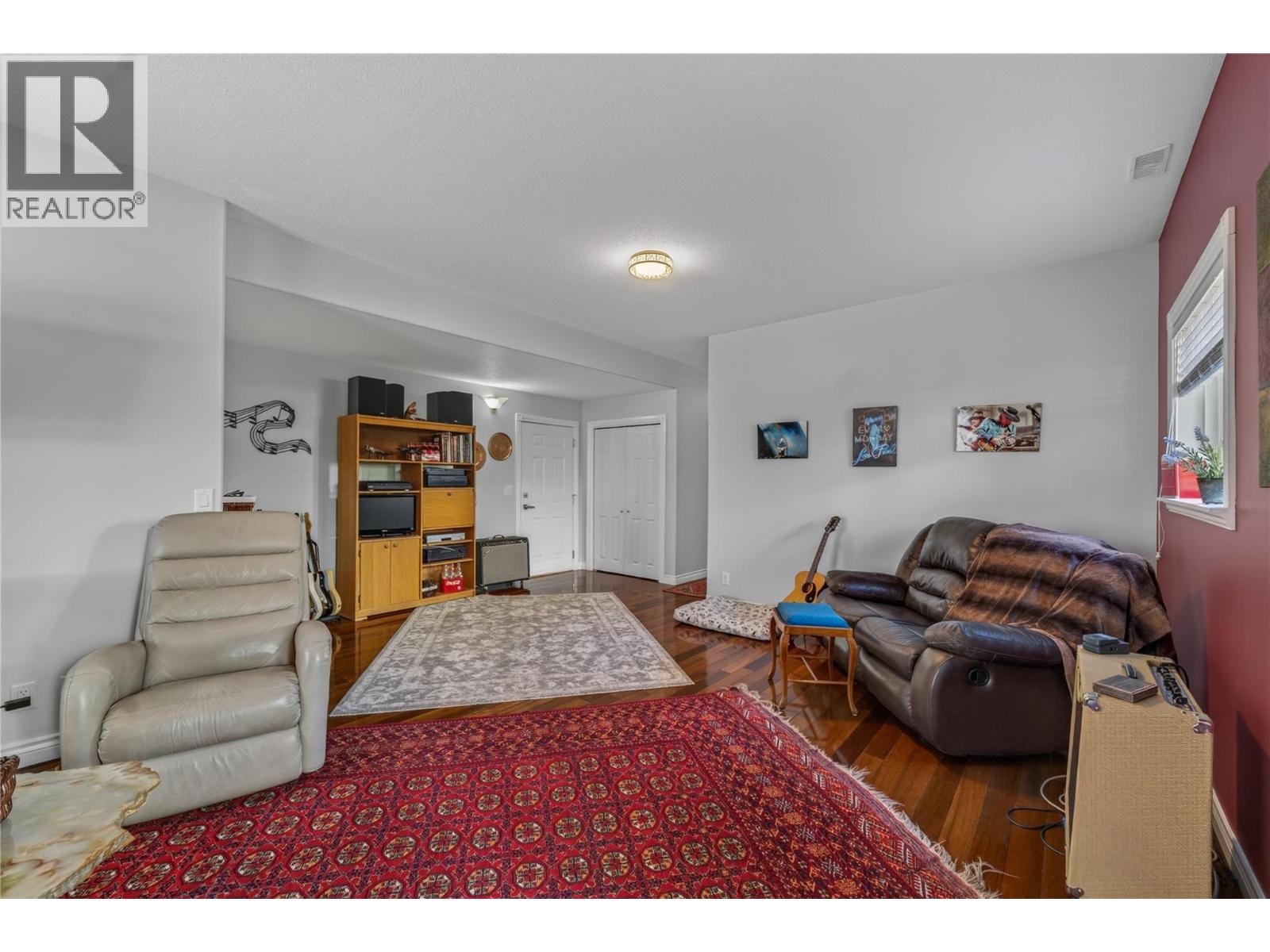 6812 Cabernet Place, Oliver, British Columbia  V0H 1T4 - Photo 32 - 10401162