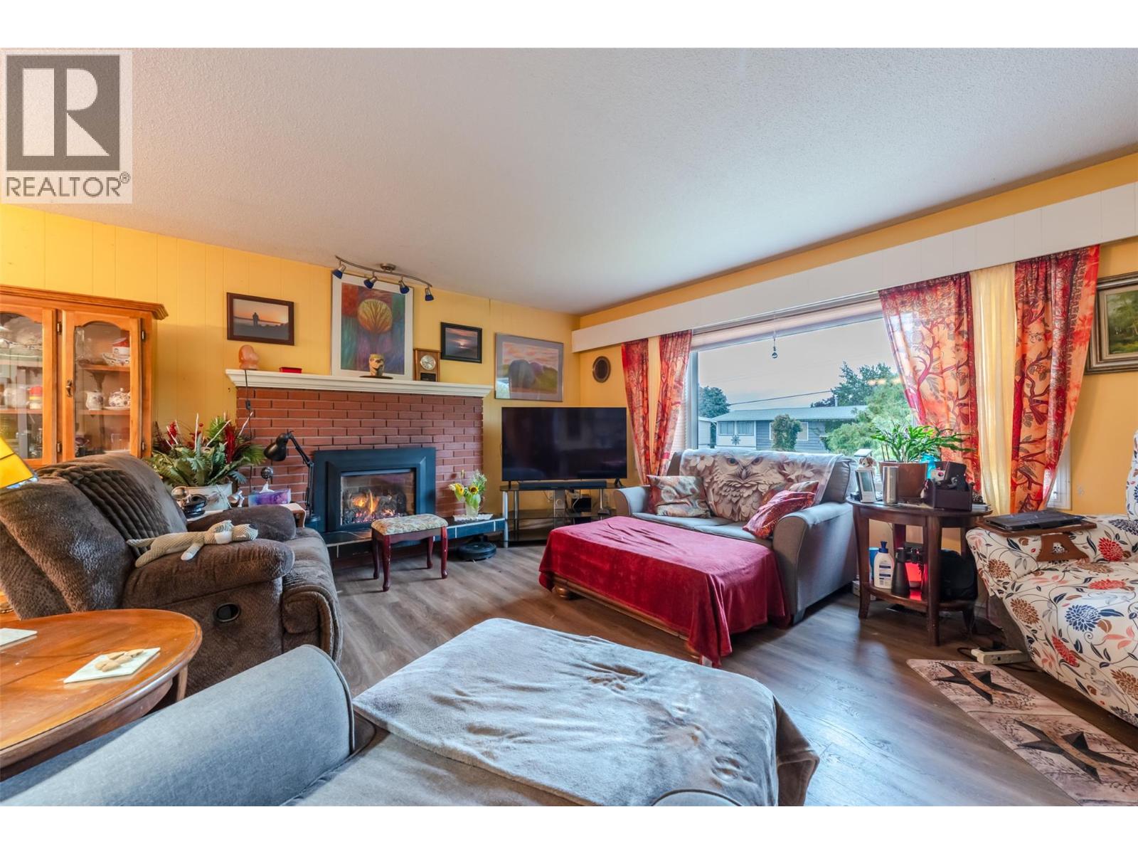 902 Maccleave Avenue, Penticton, British Columbia  V2A 3C5 - Photo 1 - 10401366