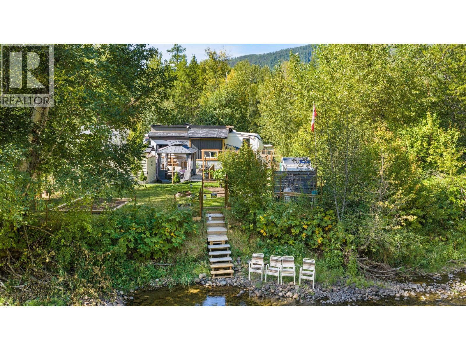 8440 3 & 95 Highway Lot# 135, Yahk, British Columbia  V0B 2P0 - Photo 2 - 10398072