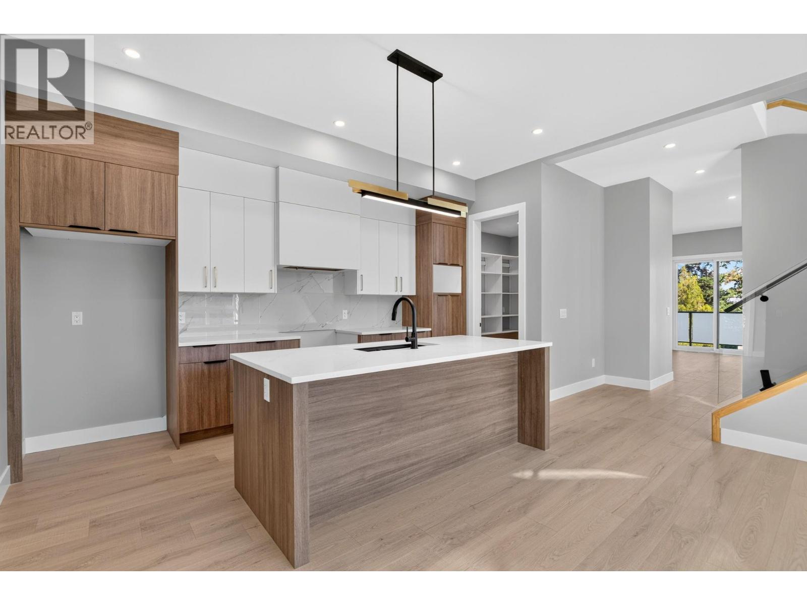 757 Barnaby Road Unit# 3, Kelowna, British Columbia  V1W 4N9 - Photo 3 - 10401505