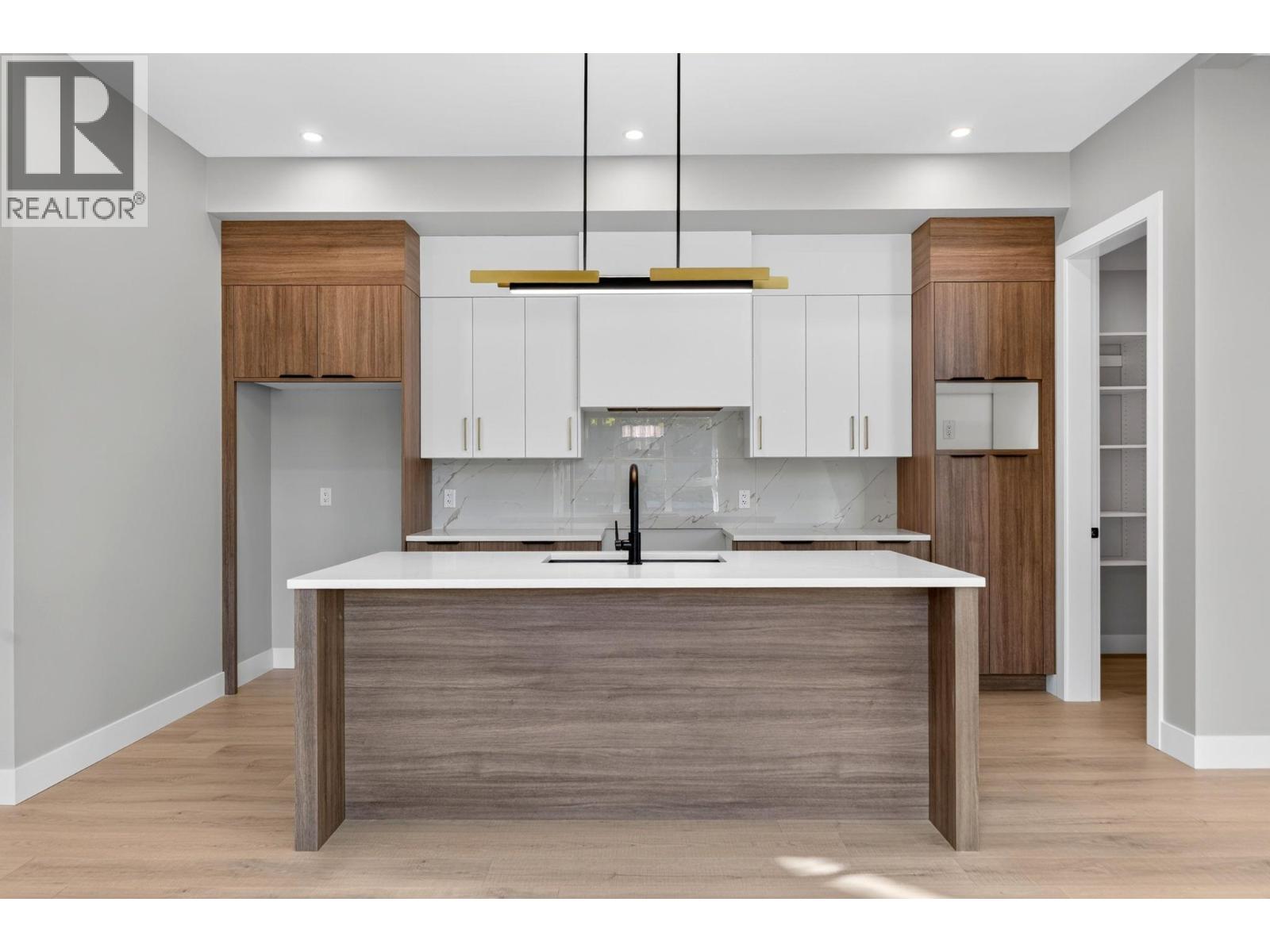 757 Barnaby Road Unit# 3, Kelowna, British Columbia  V1W 4N9 - Photo 4 - 10401505