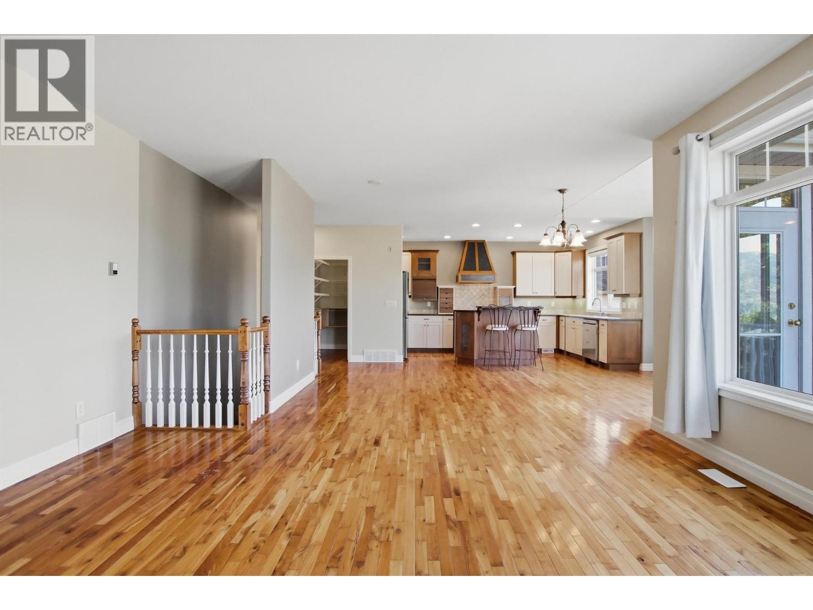 317 Mariposa Court, Kamloops, British Columbia  V2H 1R3 - Photo 7 - 10401397