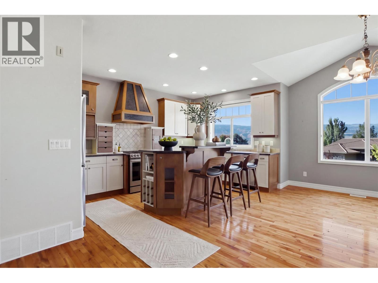 317 Mariposa Court, Kamloops, British Columbia  V2H 1R3 - Photo 8 - 10401397