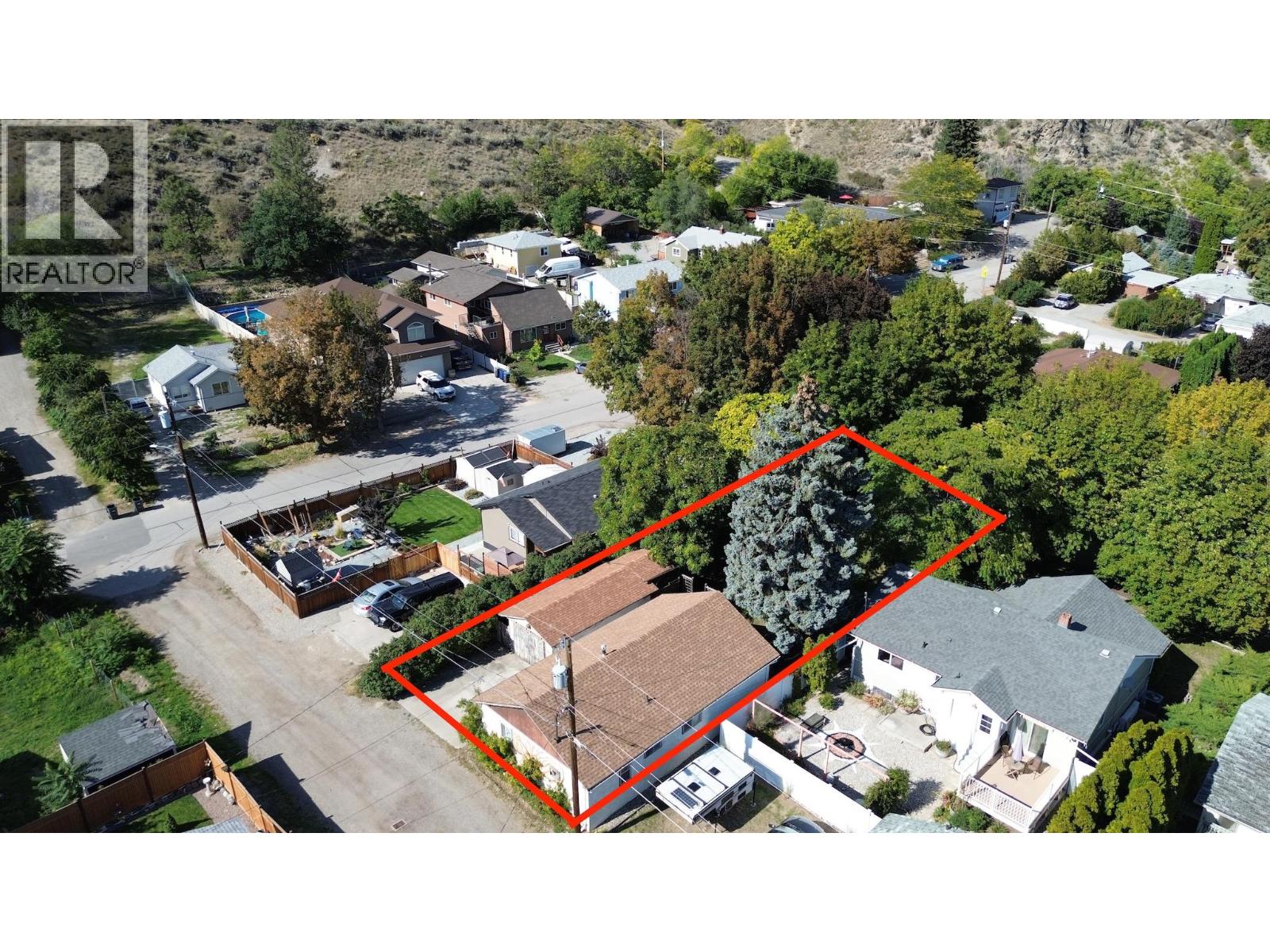875 Tilton Avenue, Oliver, British Columbia  V0H 1T0 - Photo 1 - 10401545