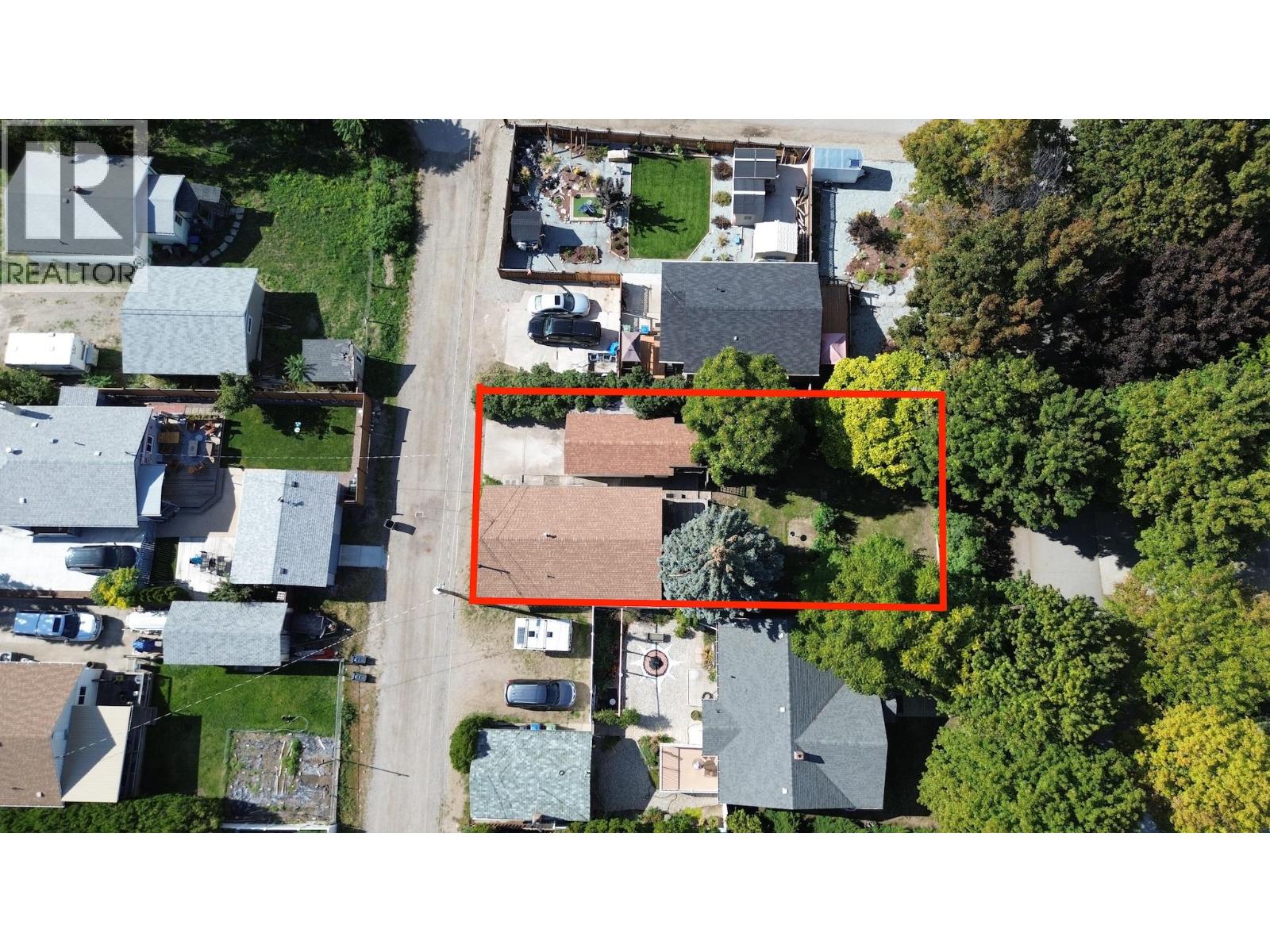 875 Tilton Avenue, Oliver, British Columbia  V0H 1T0 - Photo 3 - 10401545