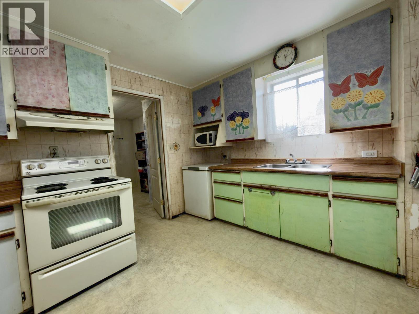 875 Tilton Avenue, Oliver, British Columbia  V0H 1T0 - Photo 5 - 10401545