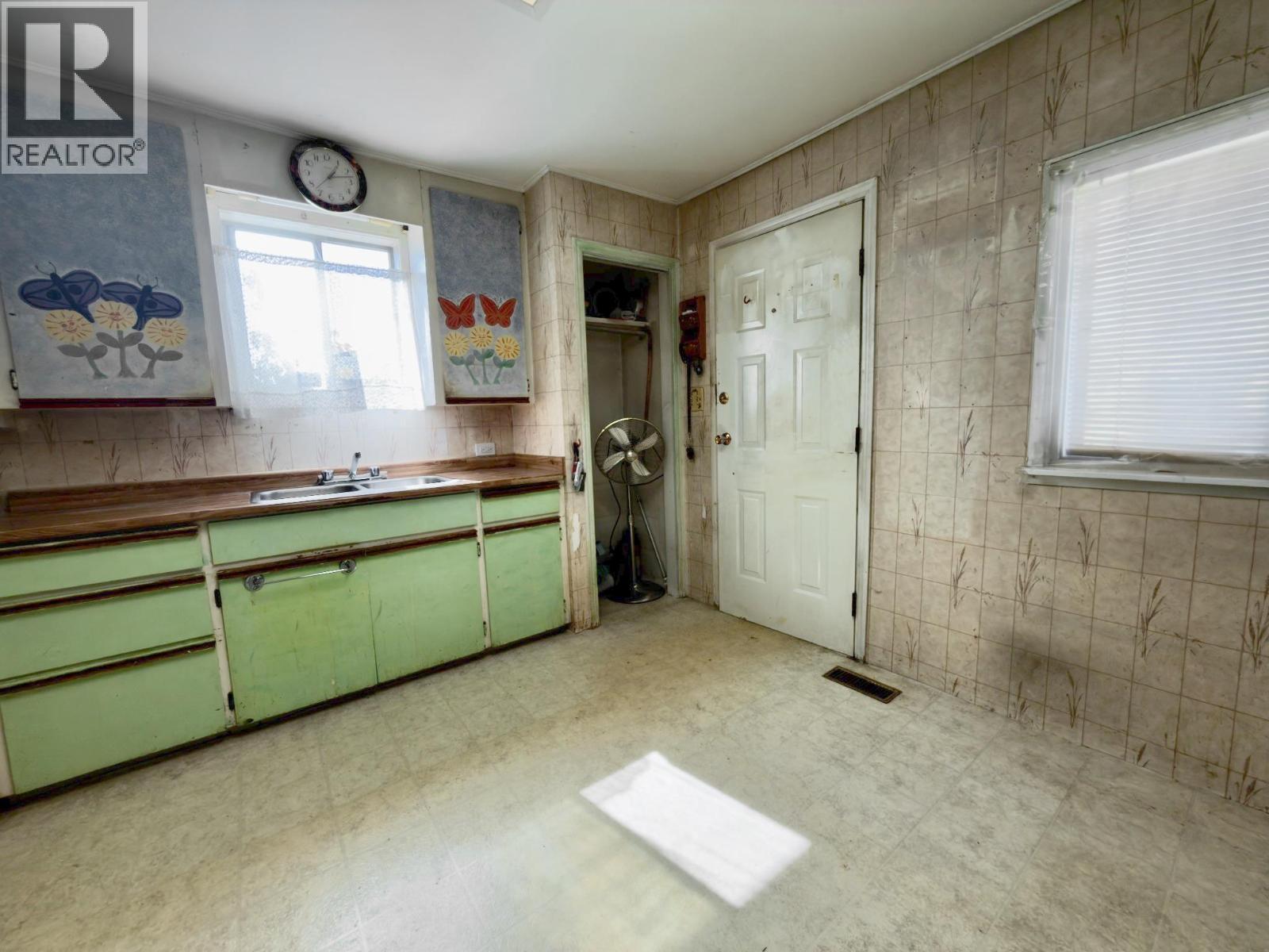 875 Tilton Avenue, Oliver, British Columbia  V0H 1T0 - Photo 6 - 10401545