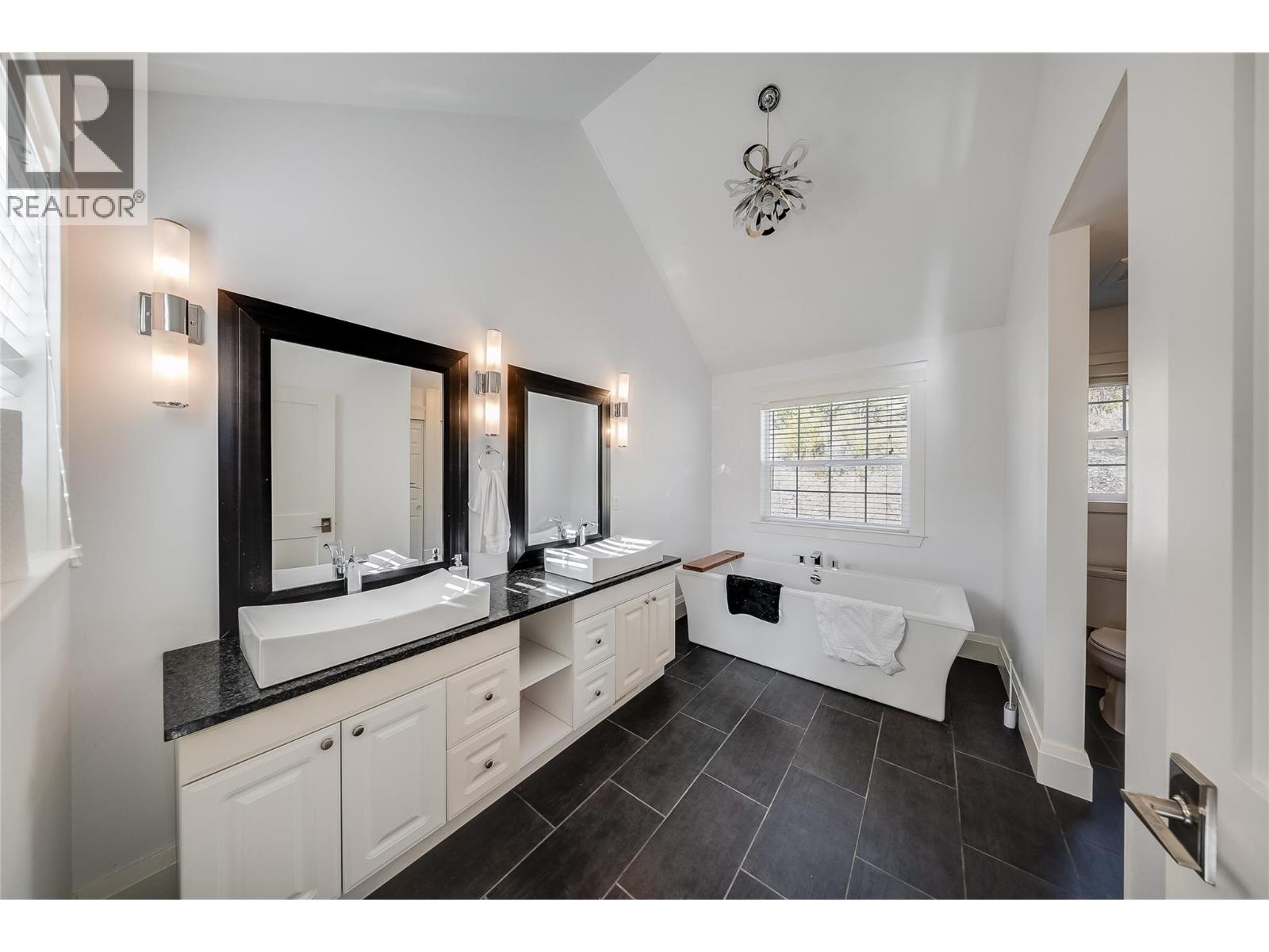 3732 5th Avenue, Castlegar, British Columbia  V1N 4Y4 - Photo 31 - 10400666
