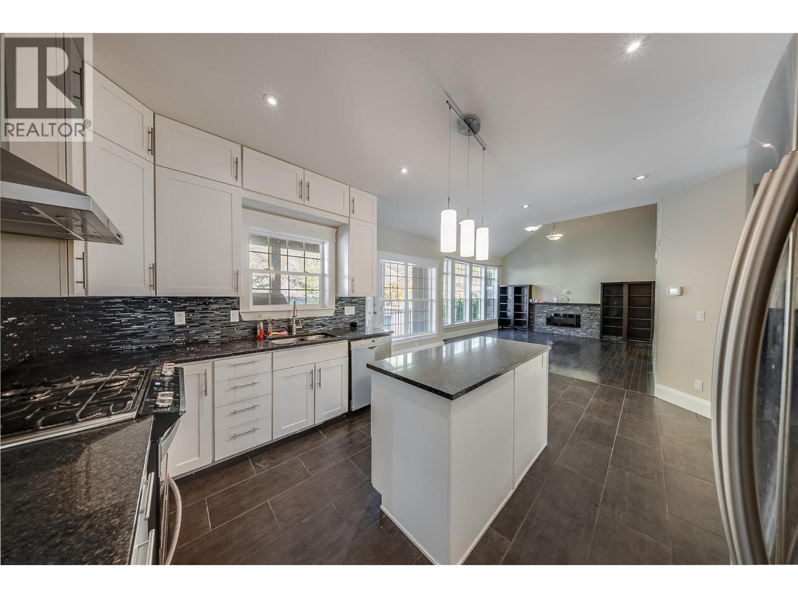 3732 5th Avenue, Castlegar, British Columbia  V1N 4Y4 - Photo 6 - 10400666
