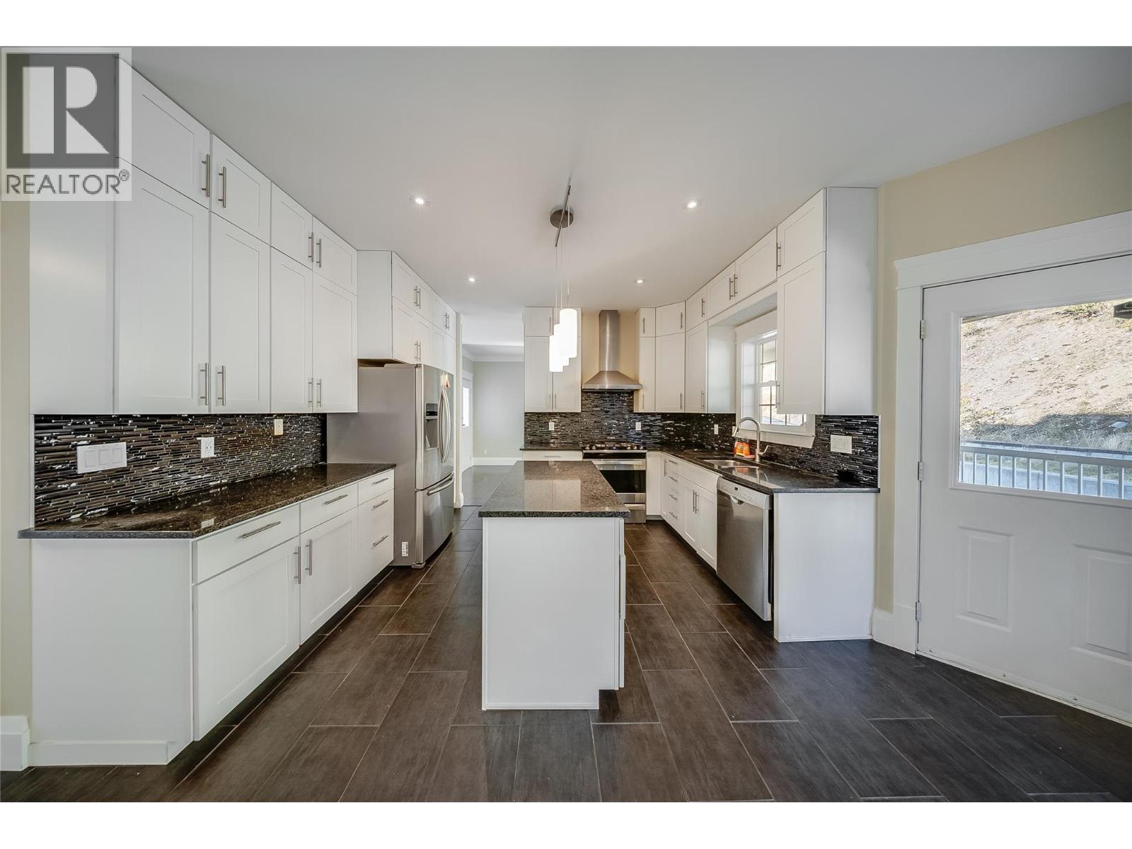 3732 5th Avenue, Castlegar, British Columbia  V1N 4Y4 - Photo 9 - 10400666