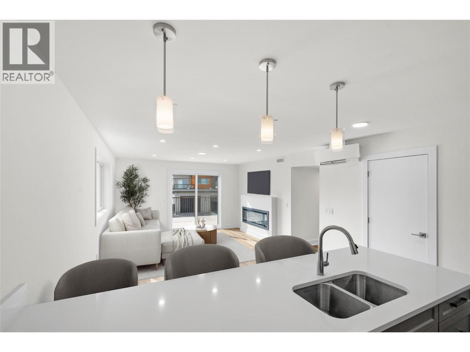 578 Lakeshore Drive Unit# 203, Penticton, British Columbia  V2A 1B9 - Photo 6 - 10401529