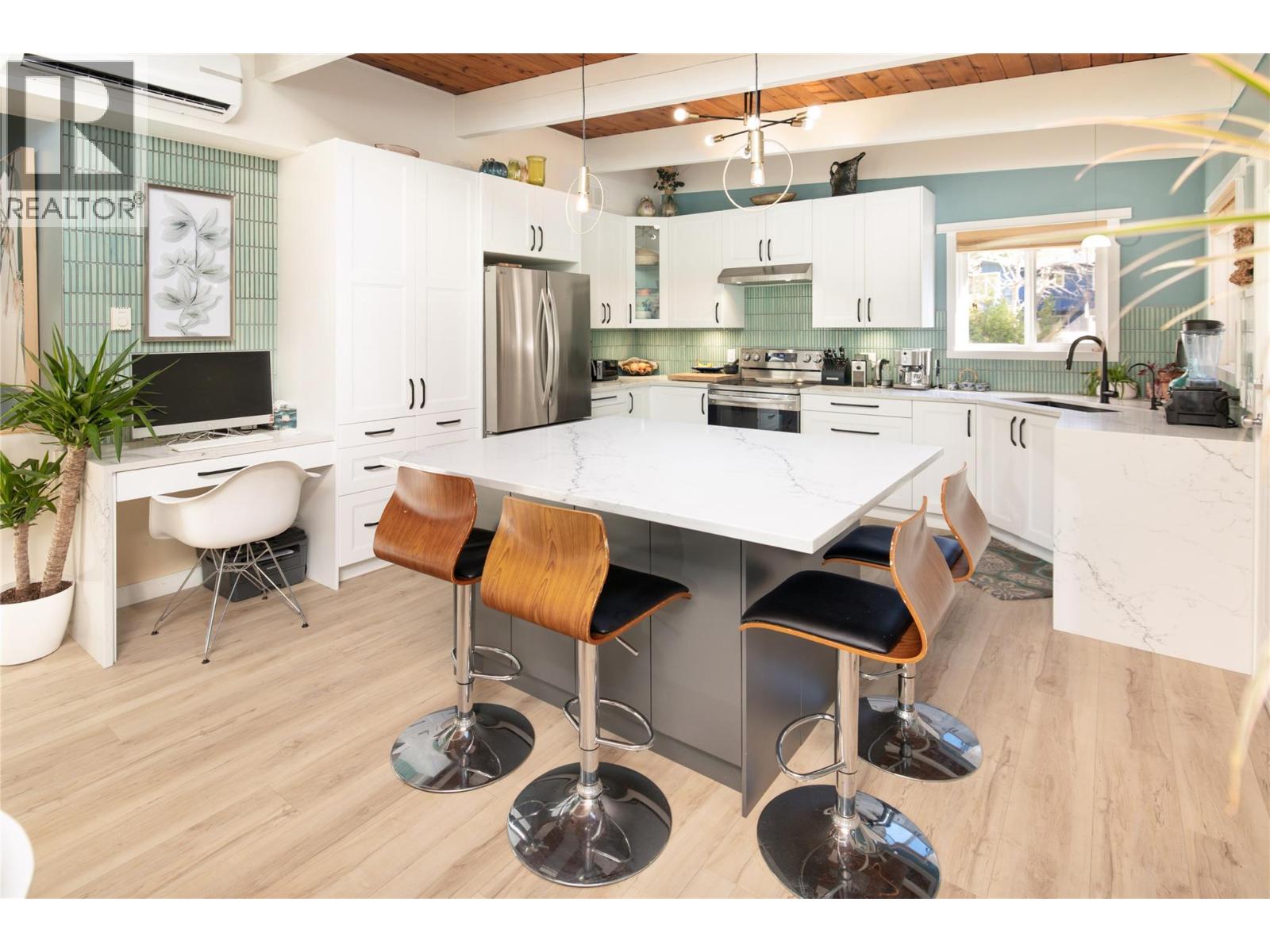 2475 Dunsmuir Road, Kelowna, British Columbia  V1W 2V2 - Photo 4 - 10401347