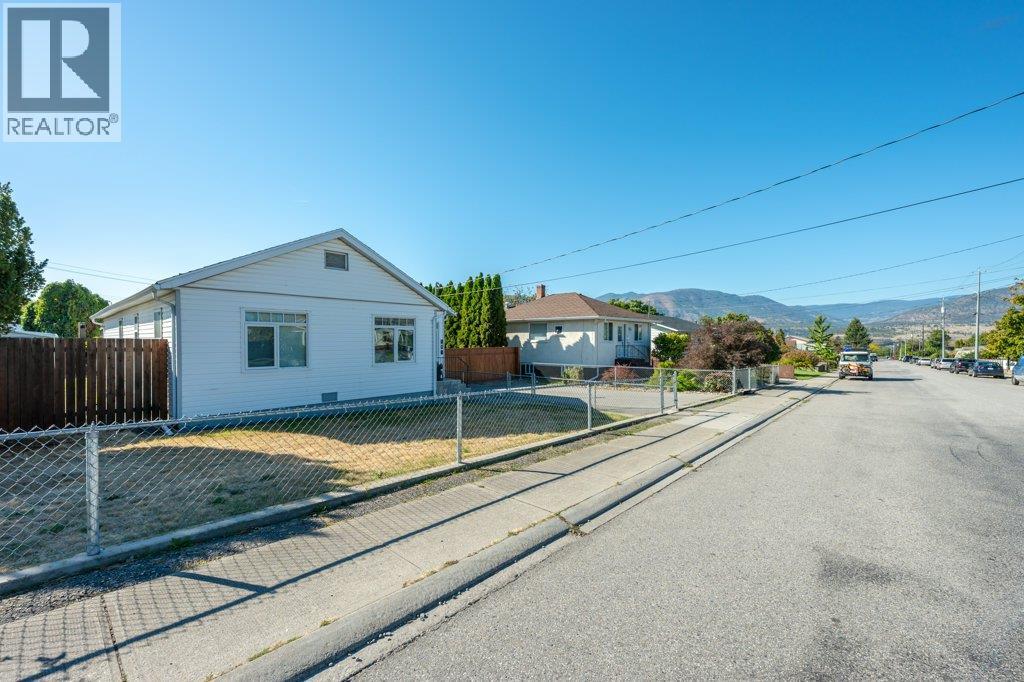 584 Edna Avenue, Penticton, British Columbia  V2A 2M2 - Photo 3 - 10401451
