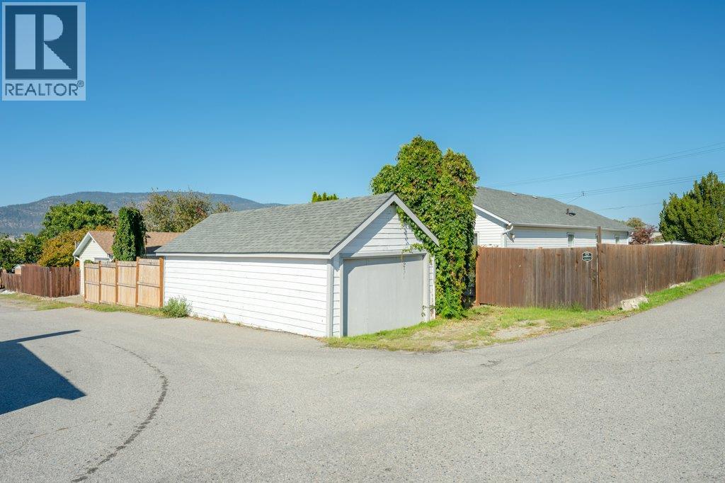 584 Edna Avenue, Penticton, British Columbia  V2A 2M2 - Photo 64 - 10401451