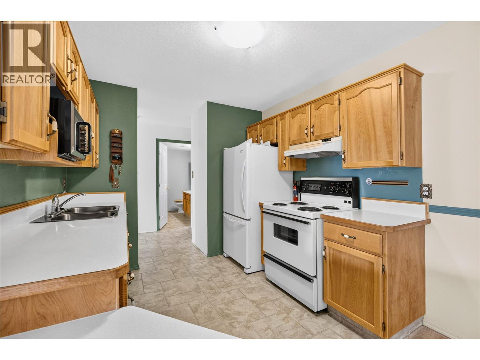 133 Winnipeg Street Unit# 204, Penticton, British Columbia  V2A 6L2 - Photo 2 - 10401553