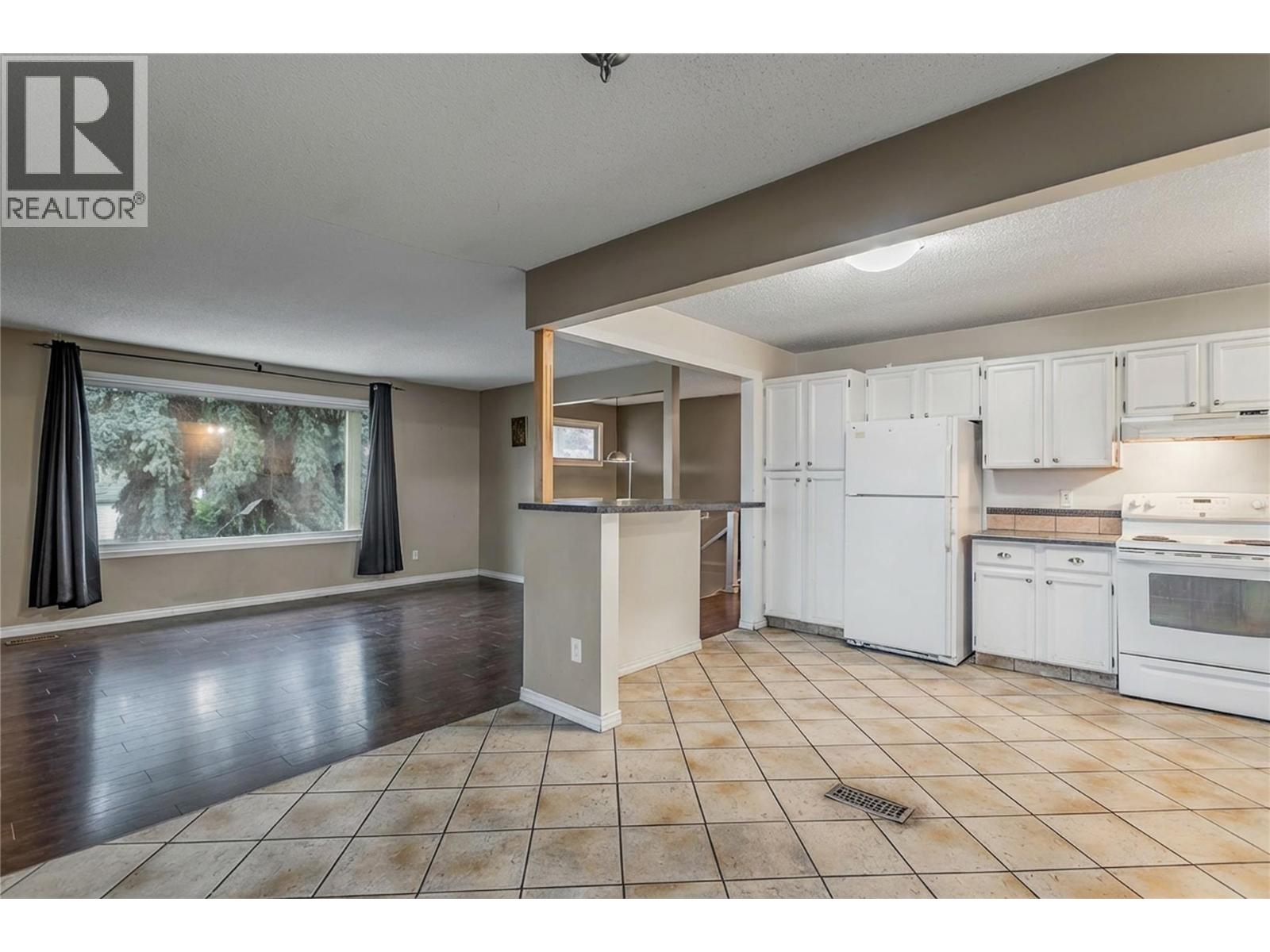 758 Josselyn Court, Kelowna, British Columbia  V1X 6A4 - Photo 11 - 10401542