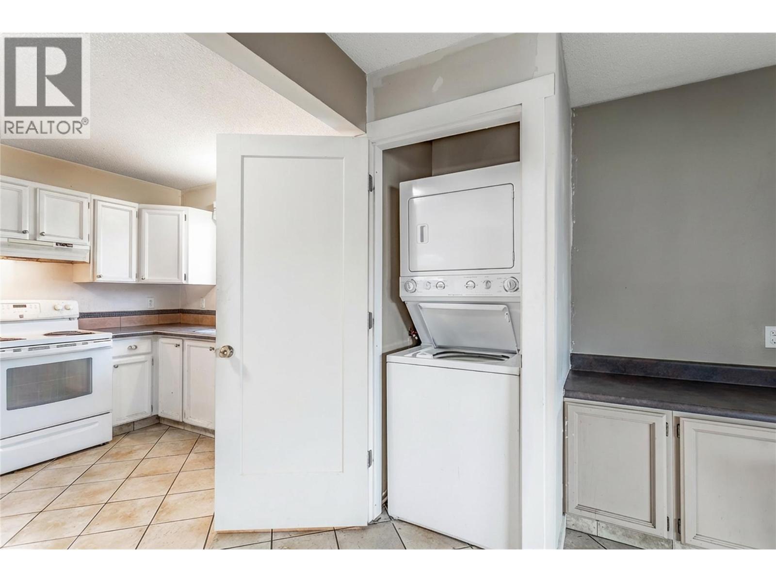 758 Josselyn Court, Kelowna, British Columbia  V1X 6A4 - Photo 13 - 10401542