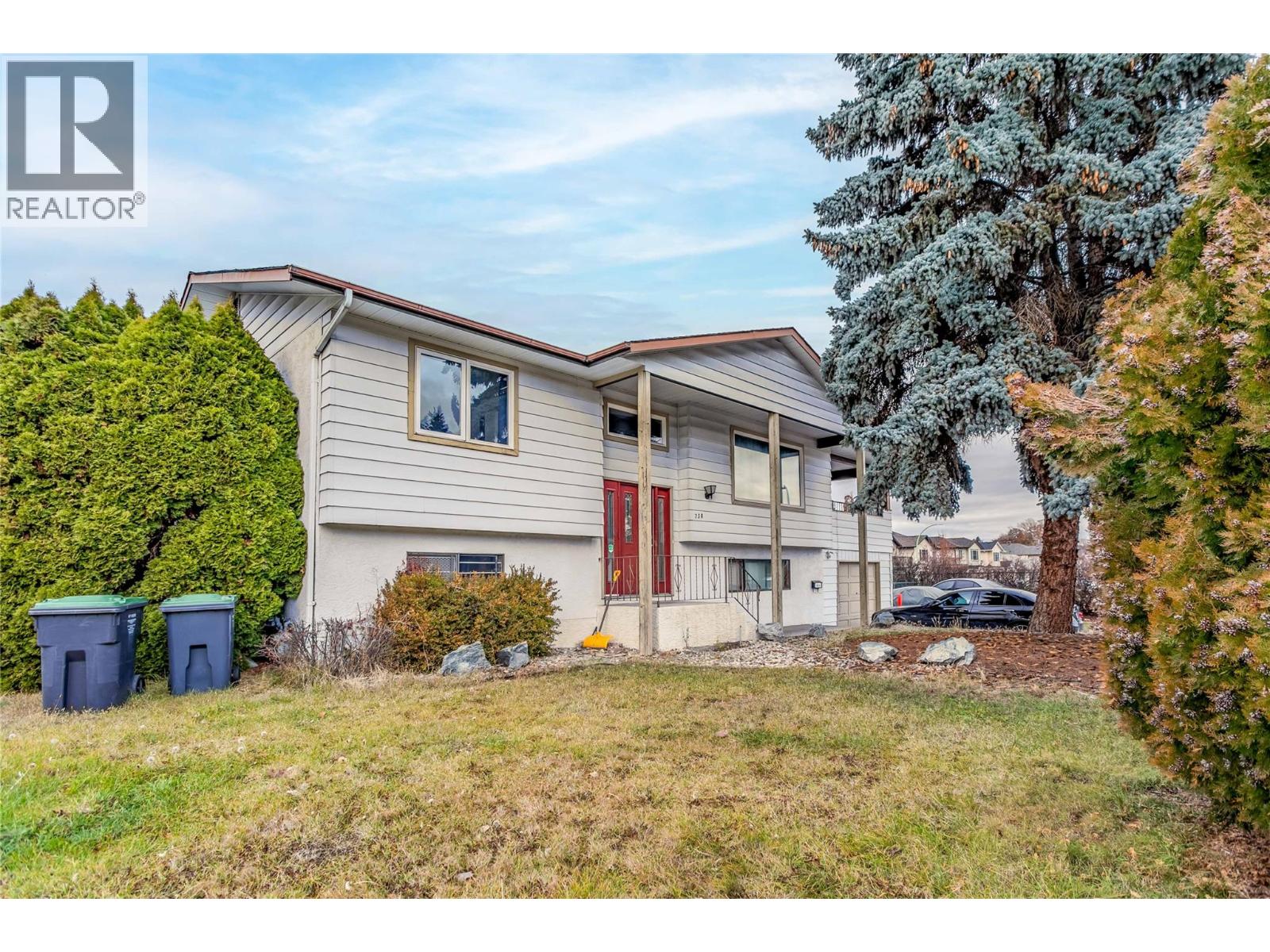758 Josselyn Court, Kelowna, British Columbia  V1X 6A4 - Photo 2 - 10401542