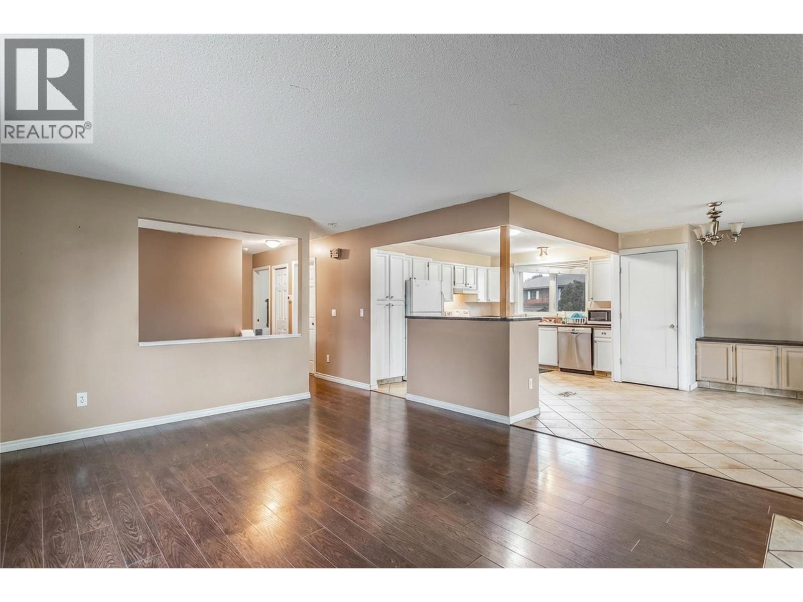 758 Josselyn Court, Kelowna, British Columbia  V1X 6A4 - Photo 7 - 10401542