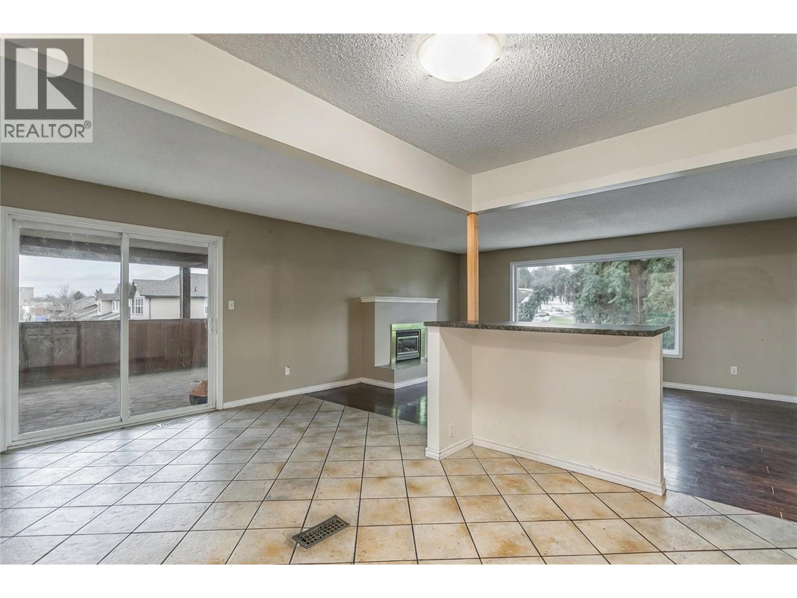 758 Josselyn Court, Kelowna, British Columbia  V1X 6A4 - Photo 8 - 10401542
