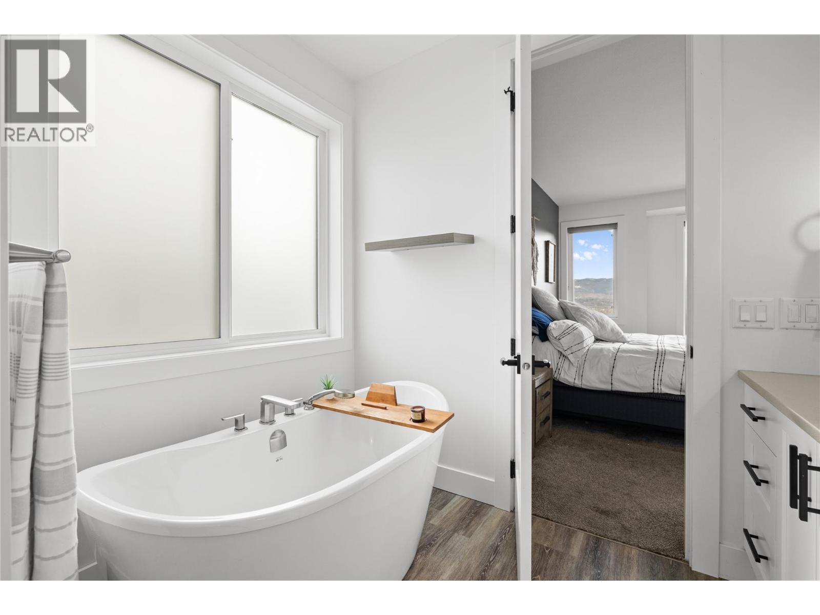 876 Boynton Place, Kelowna, British Columbia  V1V 2Y1 - Photo 30 - 10401474