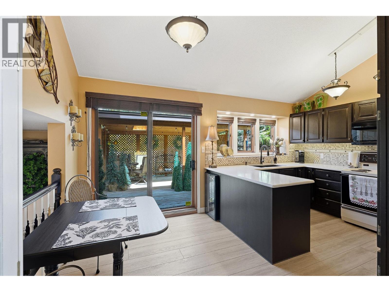 2463 Irvine Avenue, Merritt, British Columbia  V1K 4H4 - Photo 14 - 10401546