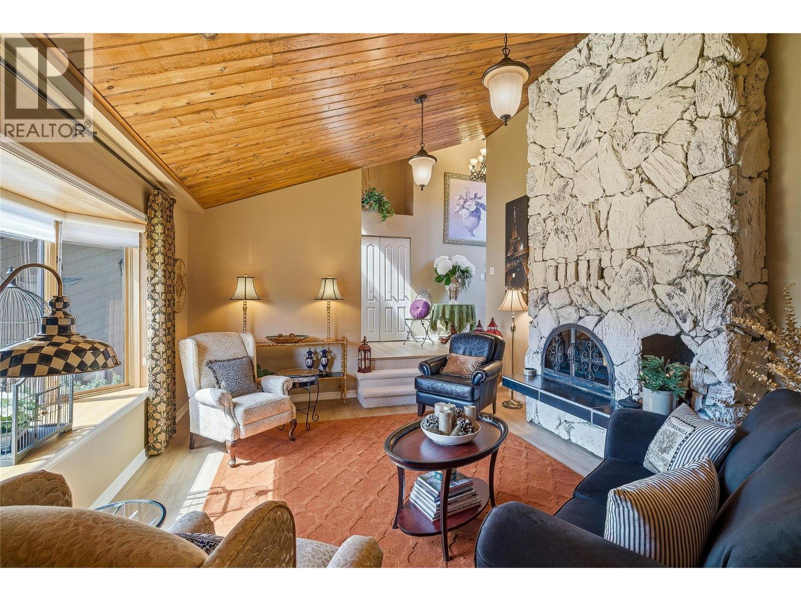 2463 Irvine Avenue, Merritt, British Columbia  V1K 4H4 - Photo 6 - 10401546