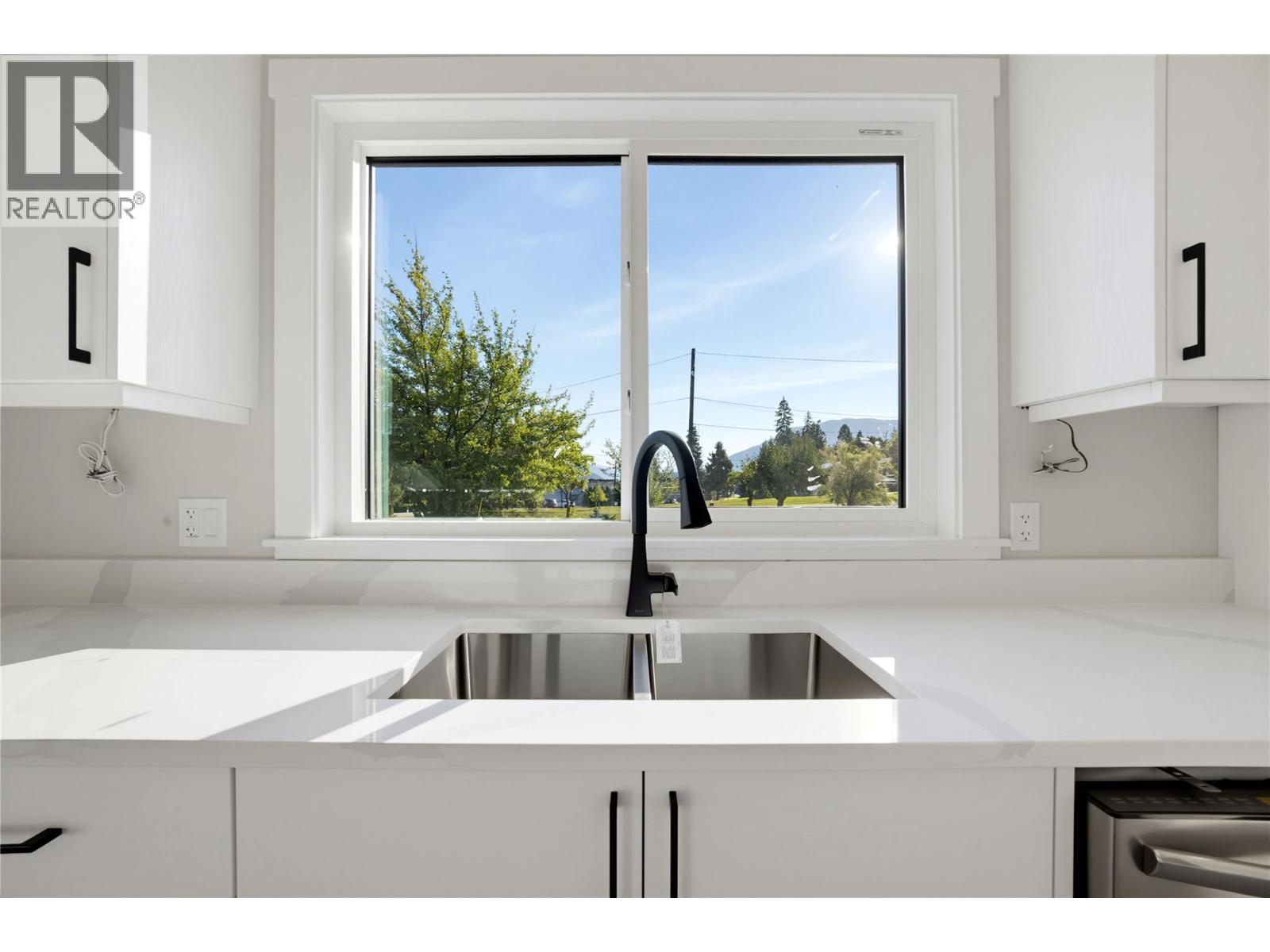 186 Salmon Arm Drive, Enderby, British Columbia  V4Y 4C6 - Photo 19 - 10401568