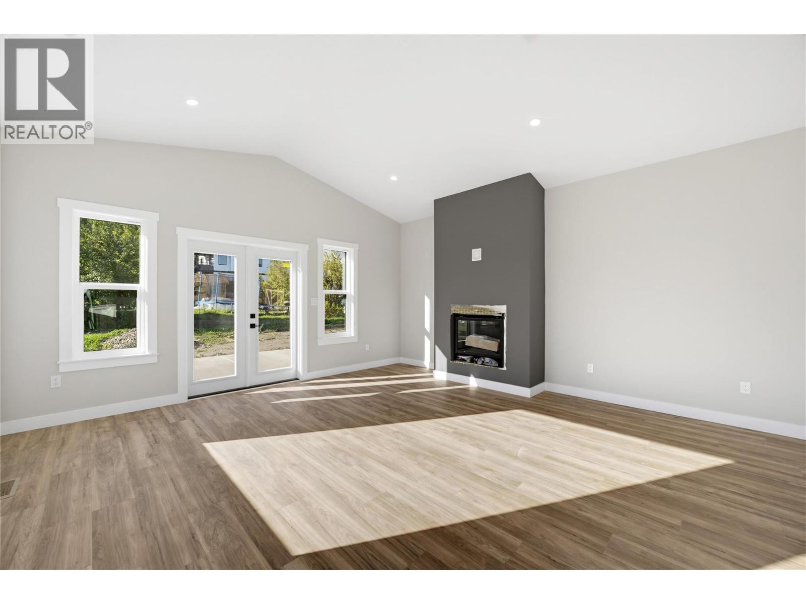 186 Salmon Arm Drive, Enderby, British Columbia  V4Y 4C6 - Photo 26 - 10401568