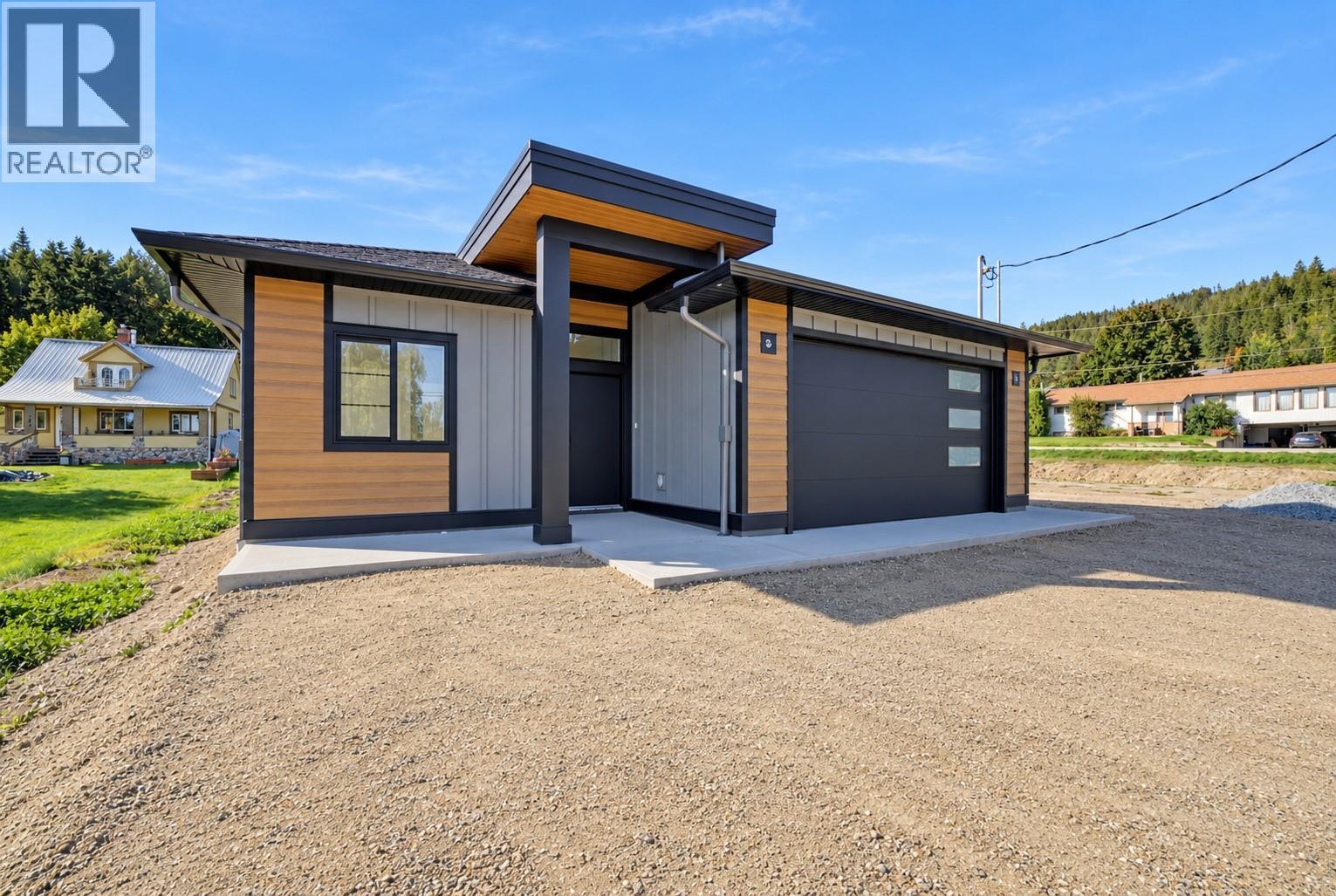186 Salmon Arm Drive, Enderby, British Columbia  V4Y 4C6 - Photo 3 - 10401568