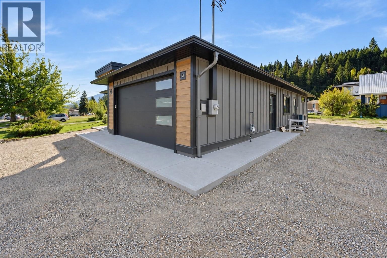 186 Salmon Arm Drive, Enderby, British Columbia  V4Y 4C6 - Photo 5 - 10401568