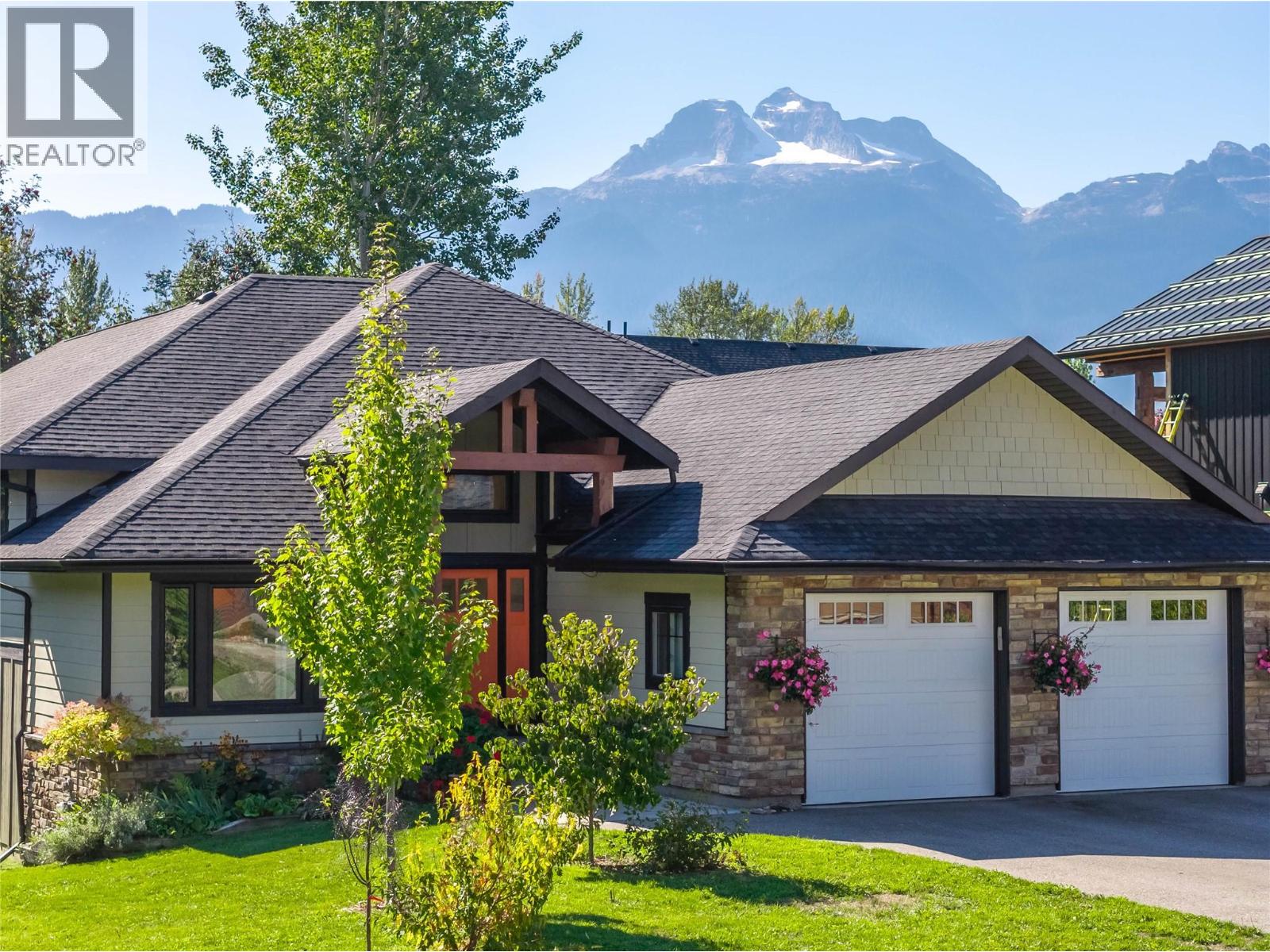 1915 Aspen Crescent, Revelstoke, British Columbia  V0E 2S3 - Photo 2 - 10401419