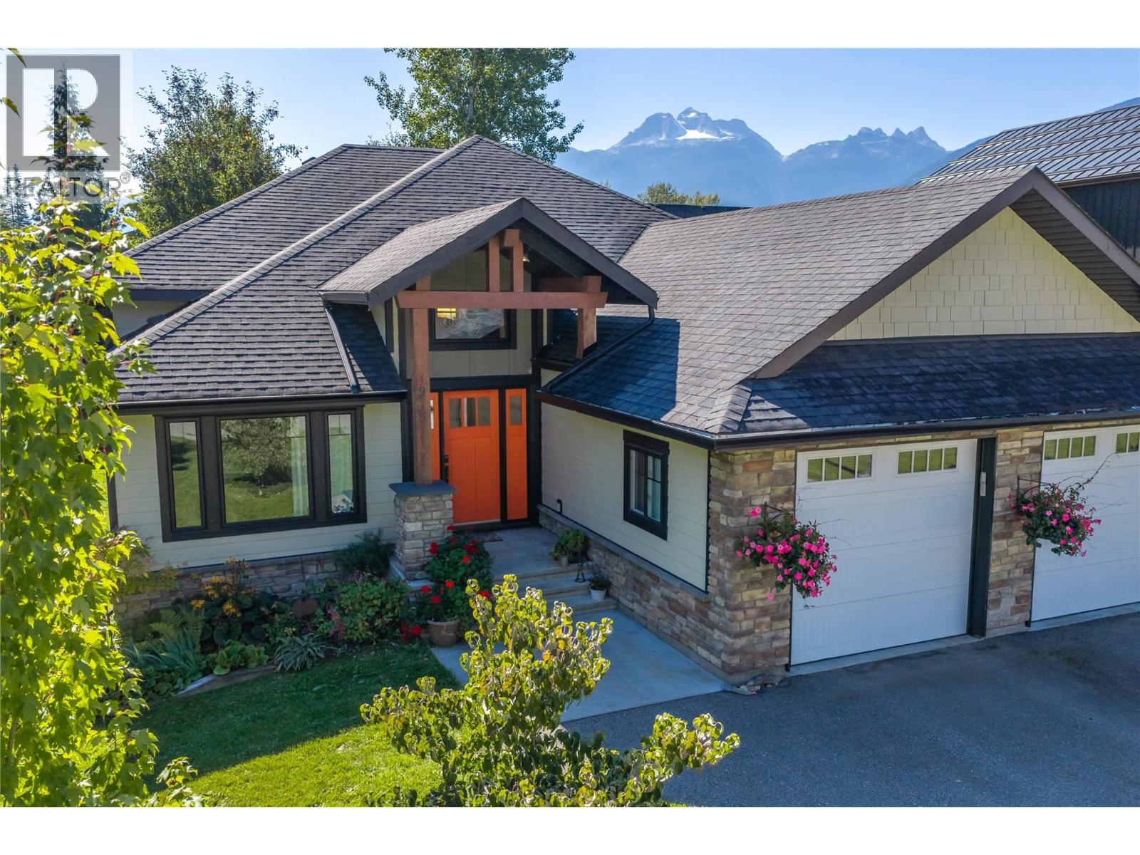 1915 Aspen Crescent, Revelstoke, British Columbia  V0E 2S3 - Photo 4 - 10401419